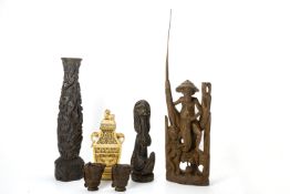 A MIXED GROUP OF DECORATIVE OBJECTS