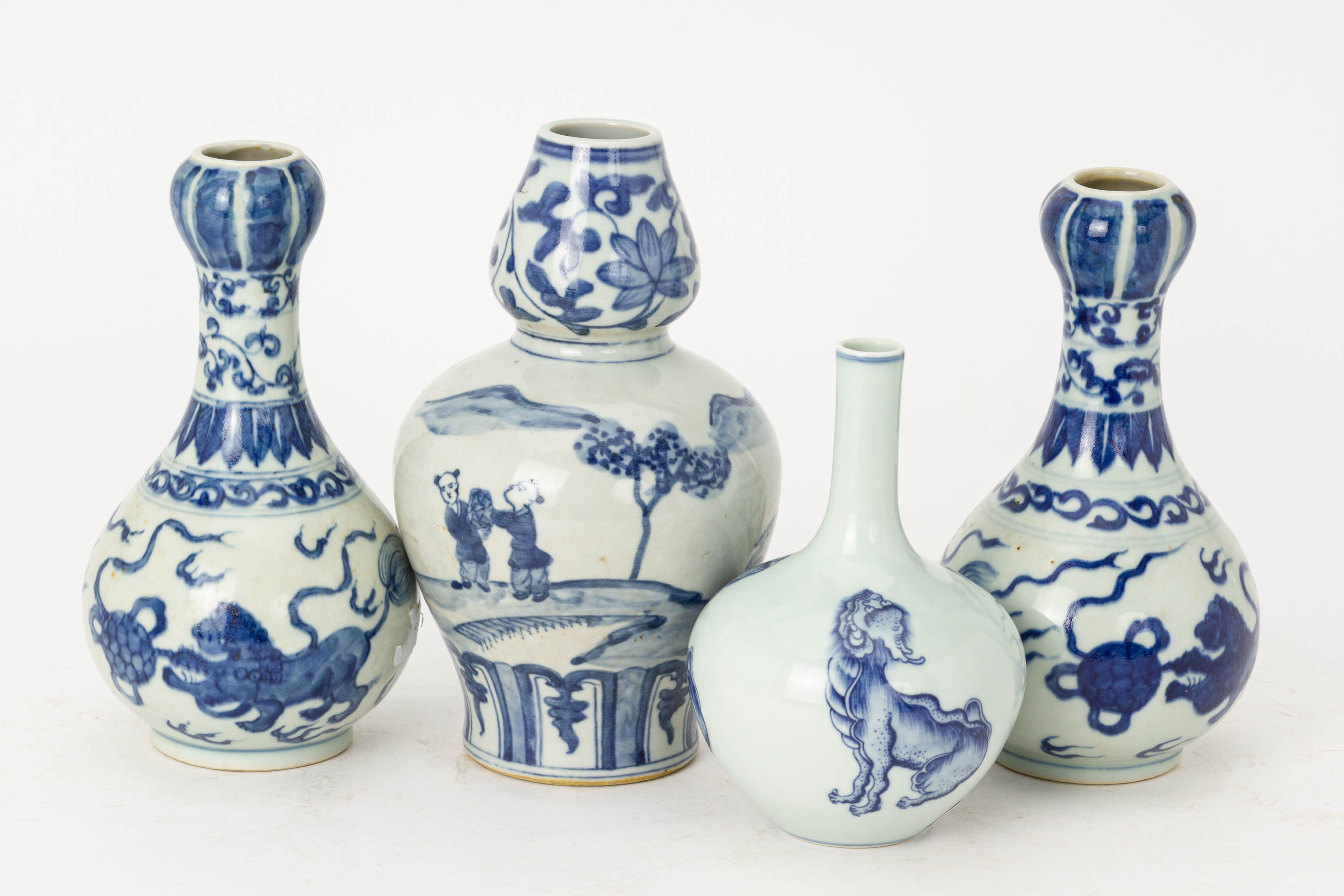 A GROUP OF EIGHT BLUE AND WHITE PORCELAIN ITEMS - Image 2 of 3