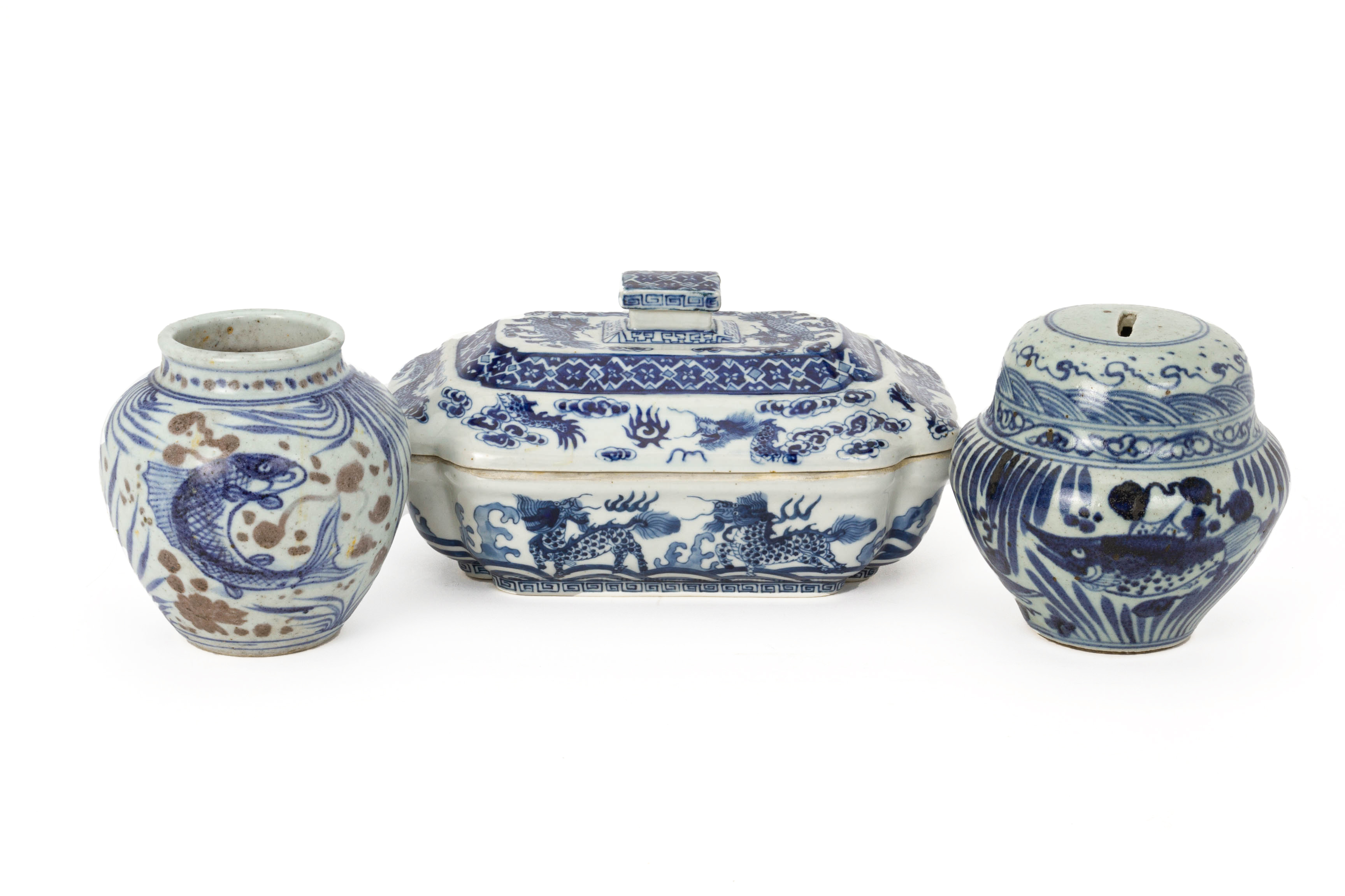 A GROUP OF SEVEN BLUE AND WHITE PORCELAIN ITEMS - Image 3 of 3
