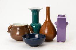 A GROUP OF FIVE MONOCHROME GLAZED PORCELAIN ITEMS