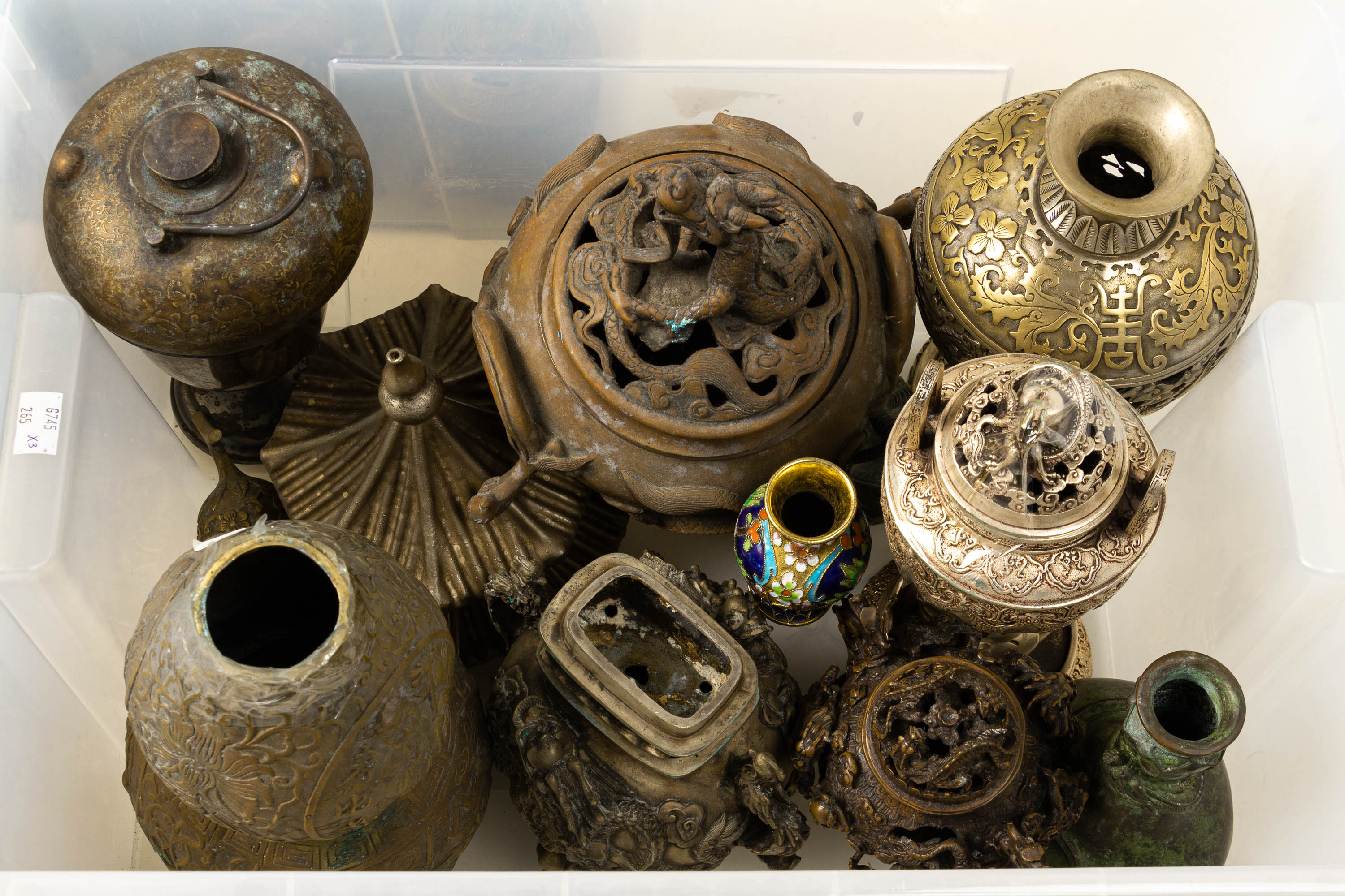 A LARGE QUANTITY OF ASSORTED METALWARE ITEMS - Image 4 of 5