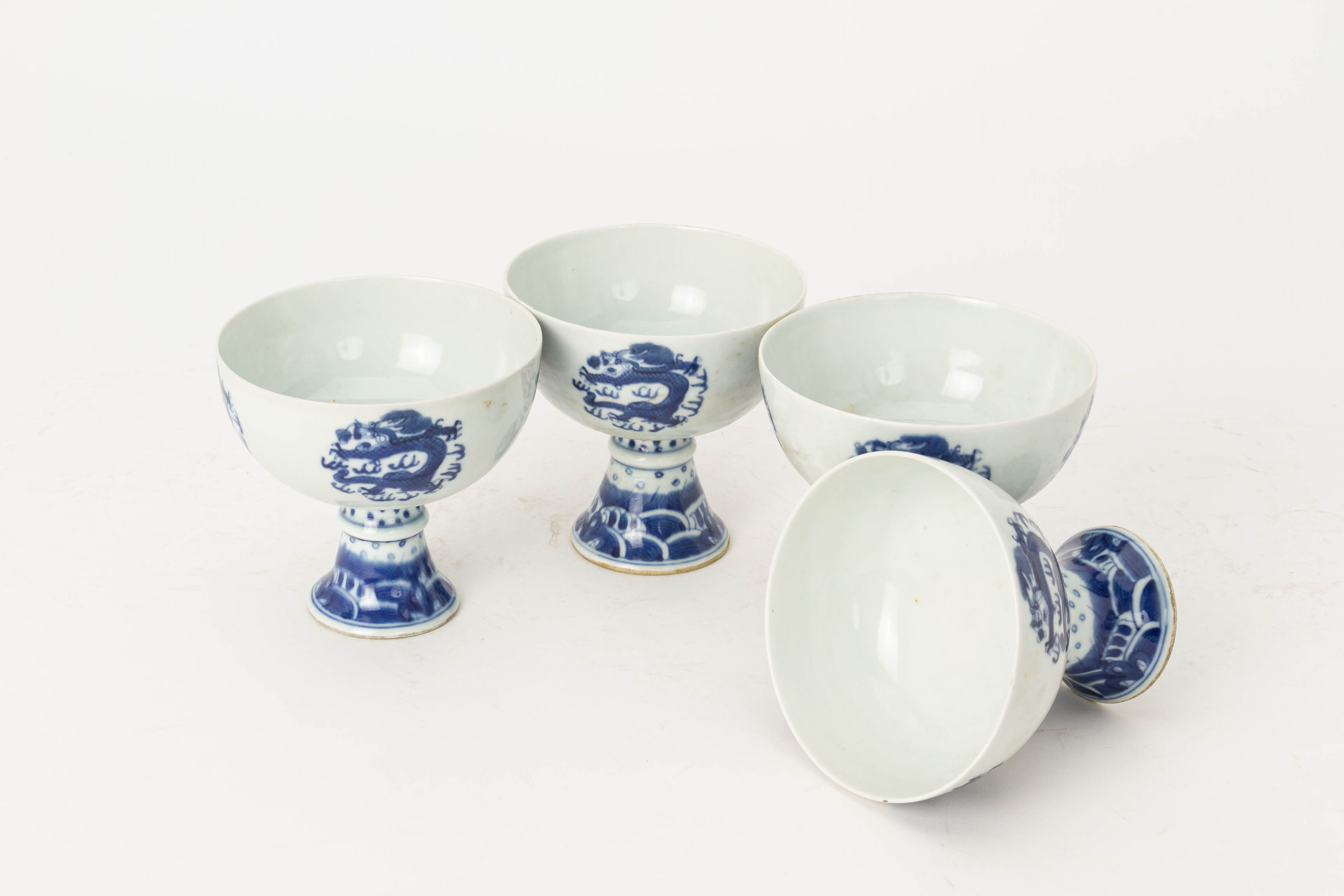 A GROUP OF EIGHT BLUE AND WHITE PORCELAIN ITEMS - Image 3 of 3