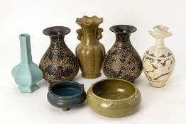 A GROUP OF SEVEN EARLY STYLE CHINESE CERAMICS