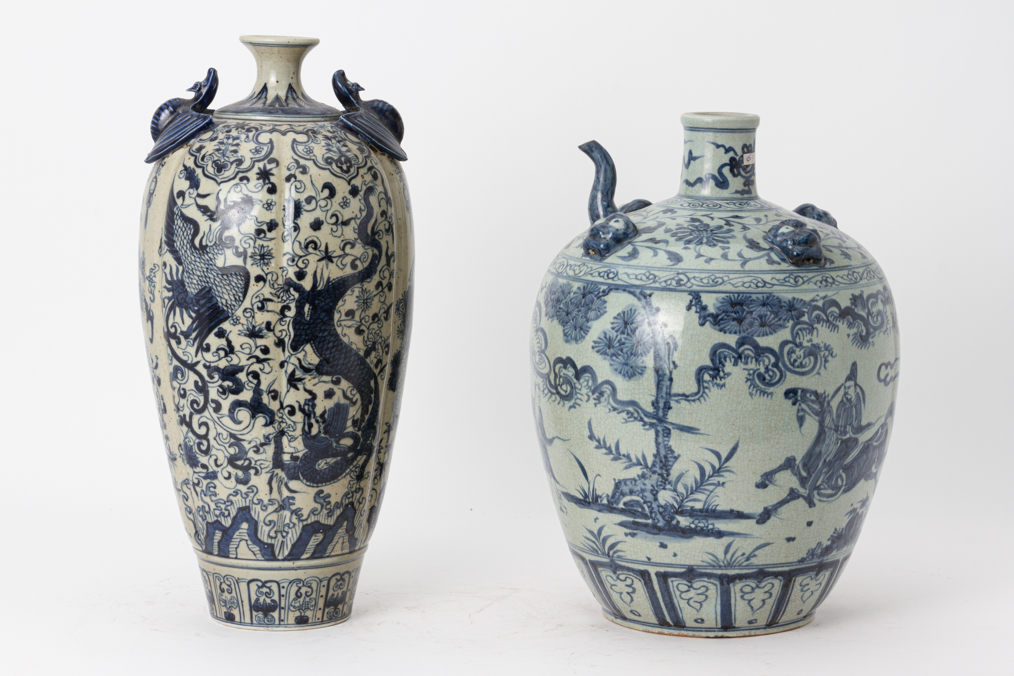 A LARGE BLUE AND WHITE VESSEL AND A FLUTED VASE - Image 3 of 3