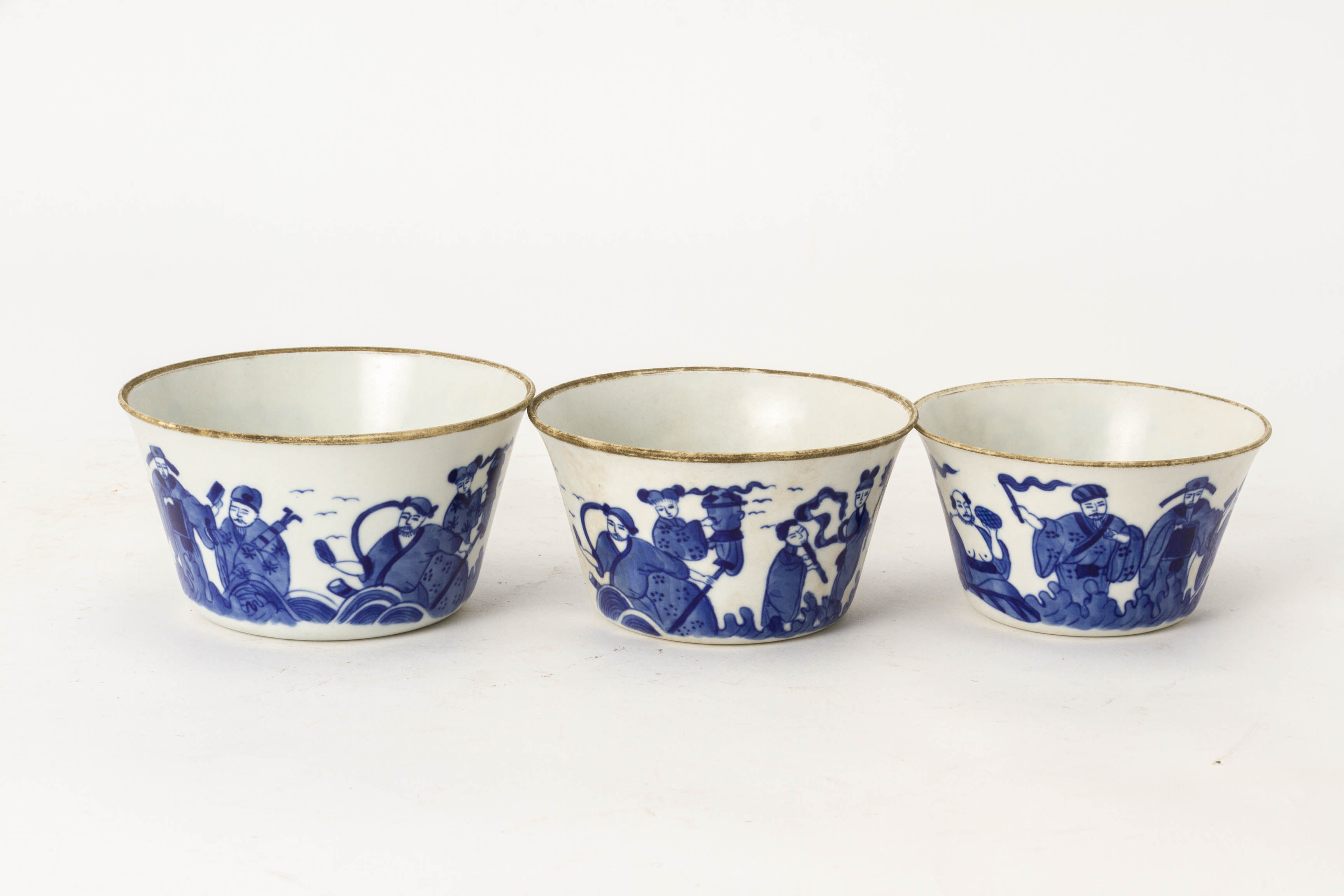 A GROUP OF SMALL BLUE AND WHITE PORCELAIN BOWLS - Image 2 of 3