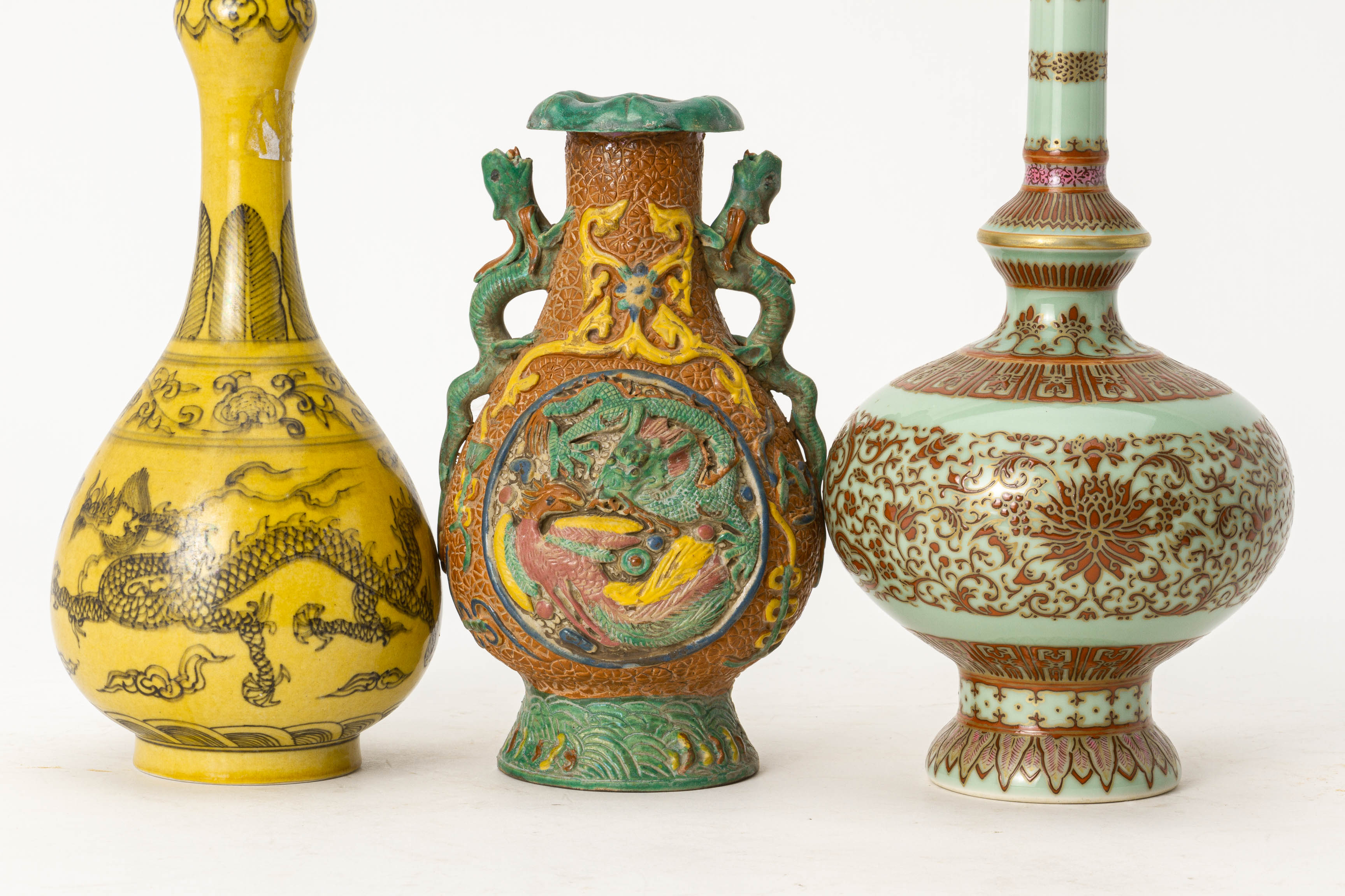 A GROUP OF NINE CHINESE PORCELAIN VASES - Image 4 of 4