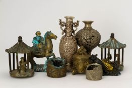 A LARGE QUANTITY OF ASSORTED METALWARE ITEMS