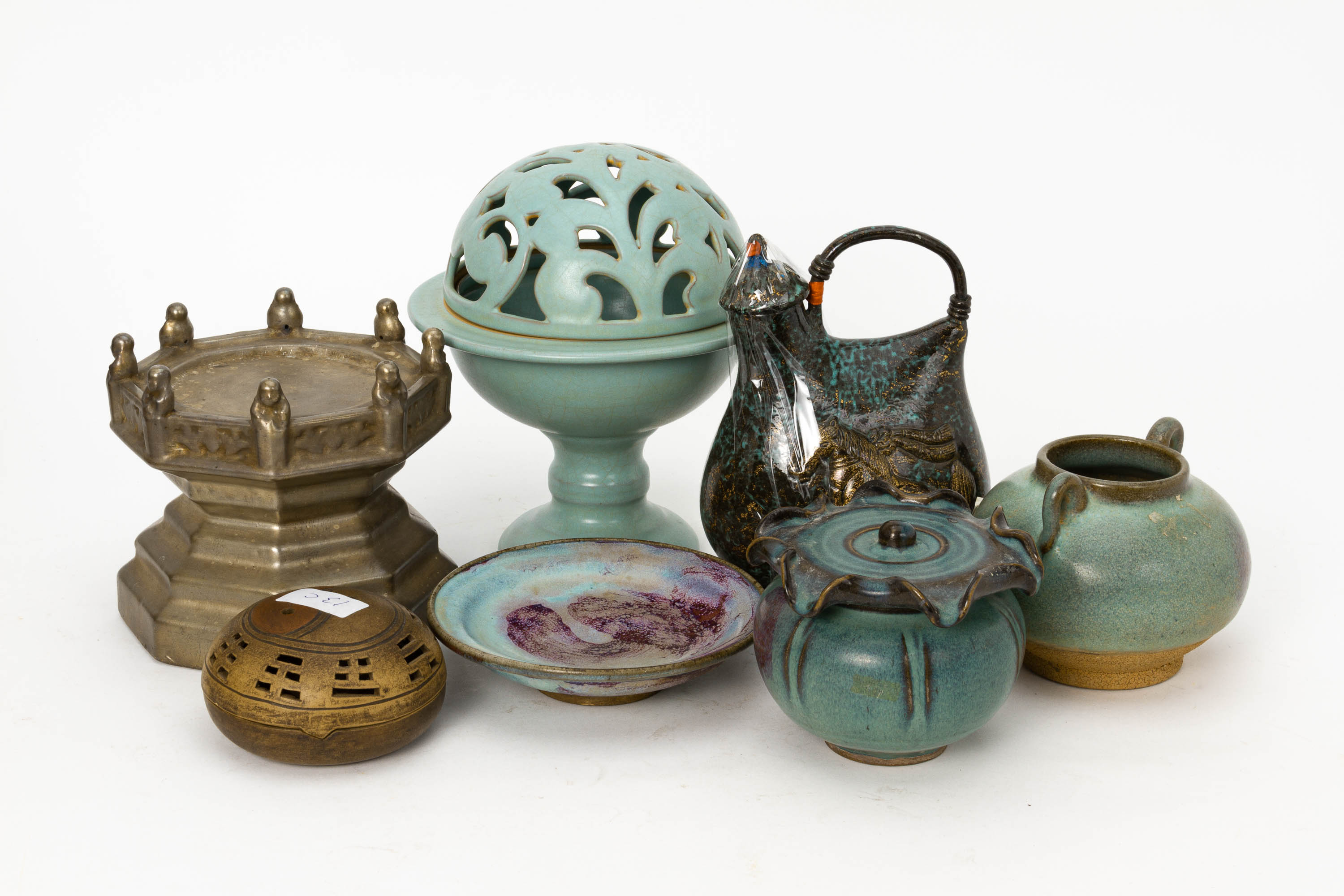 A GROUP OF ASSORTED CHINESE CERAMICS - Image 3 of 3