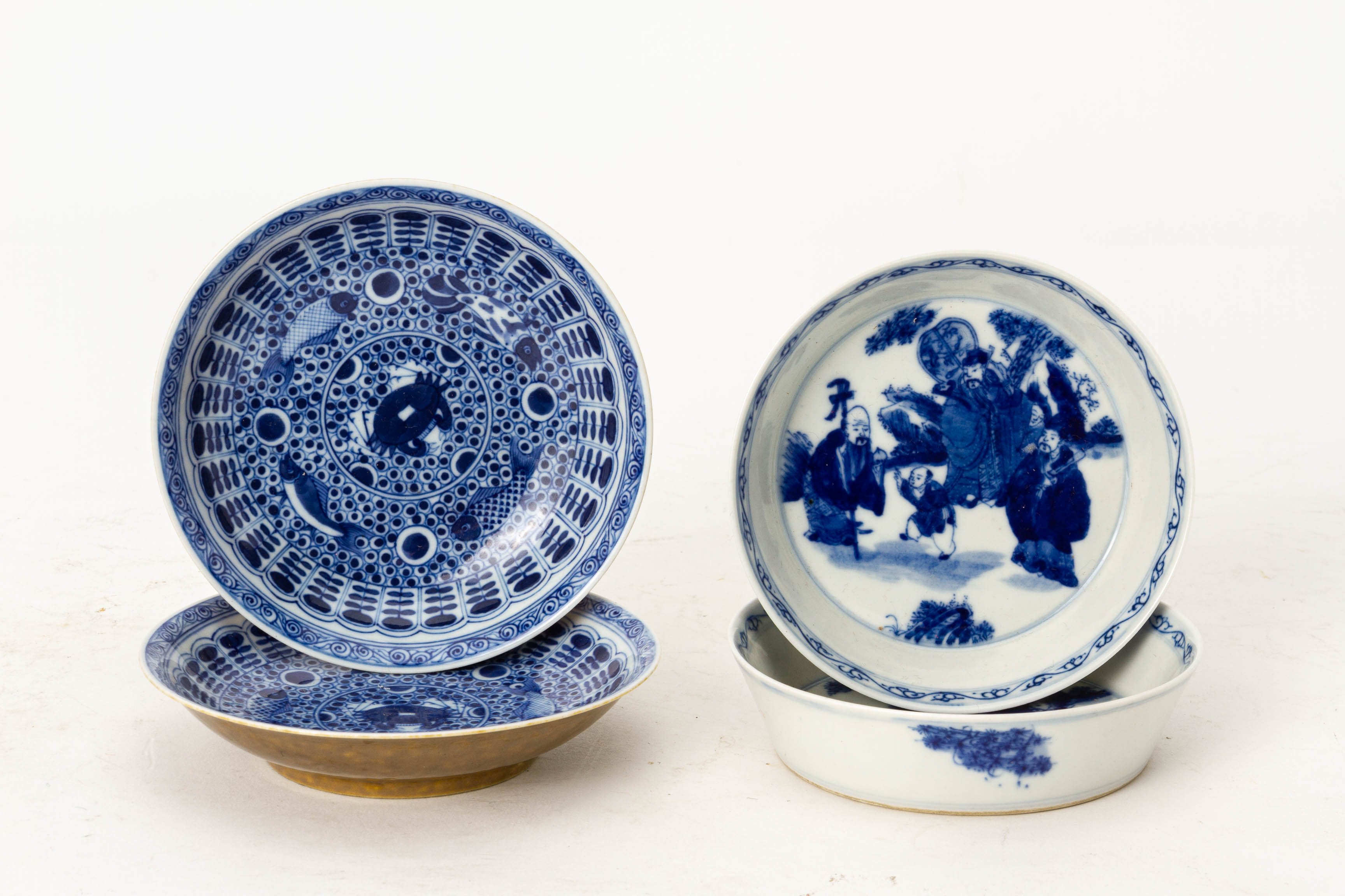 A GROUP OF SMALL BLUE AND WHITE PORCELAIN BOWLS - Image 3 of 3