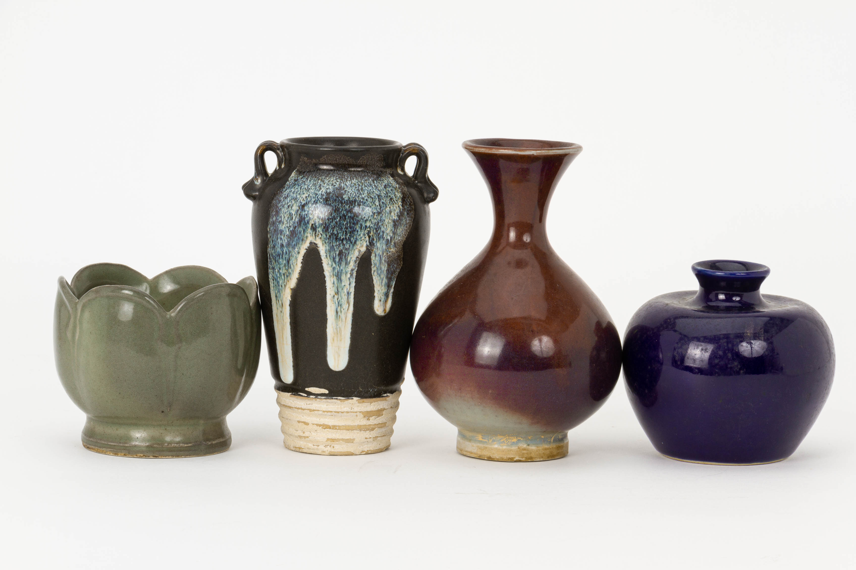 A GROUP OF EIGHT ASSORTED CHINESE CERAMIC VASES - Image 3 of 3