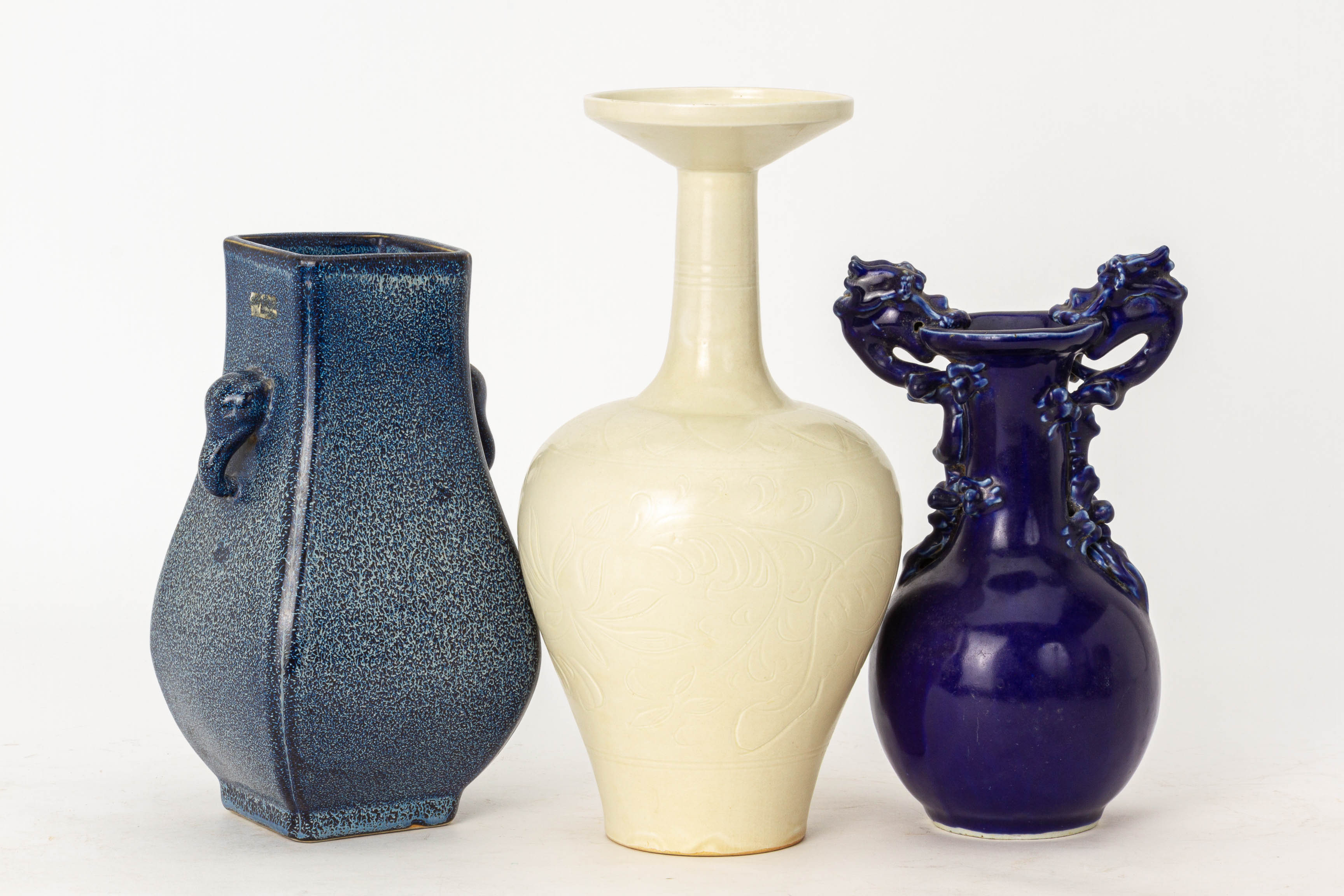A GROUP OF SIX ASSORTED CHINESE CERAMIC VASES - Image 2 of 3