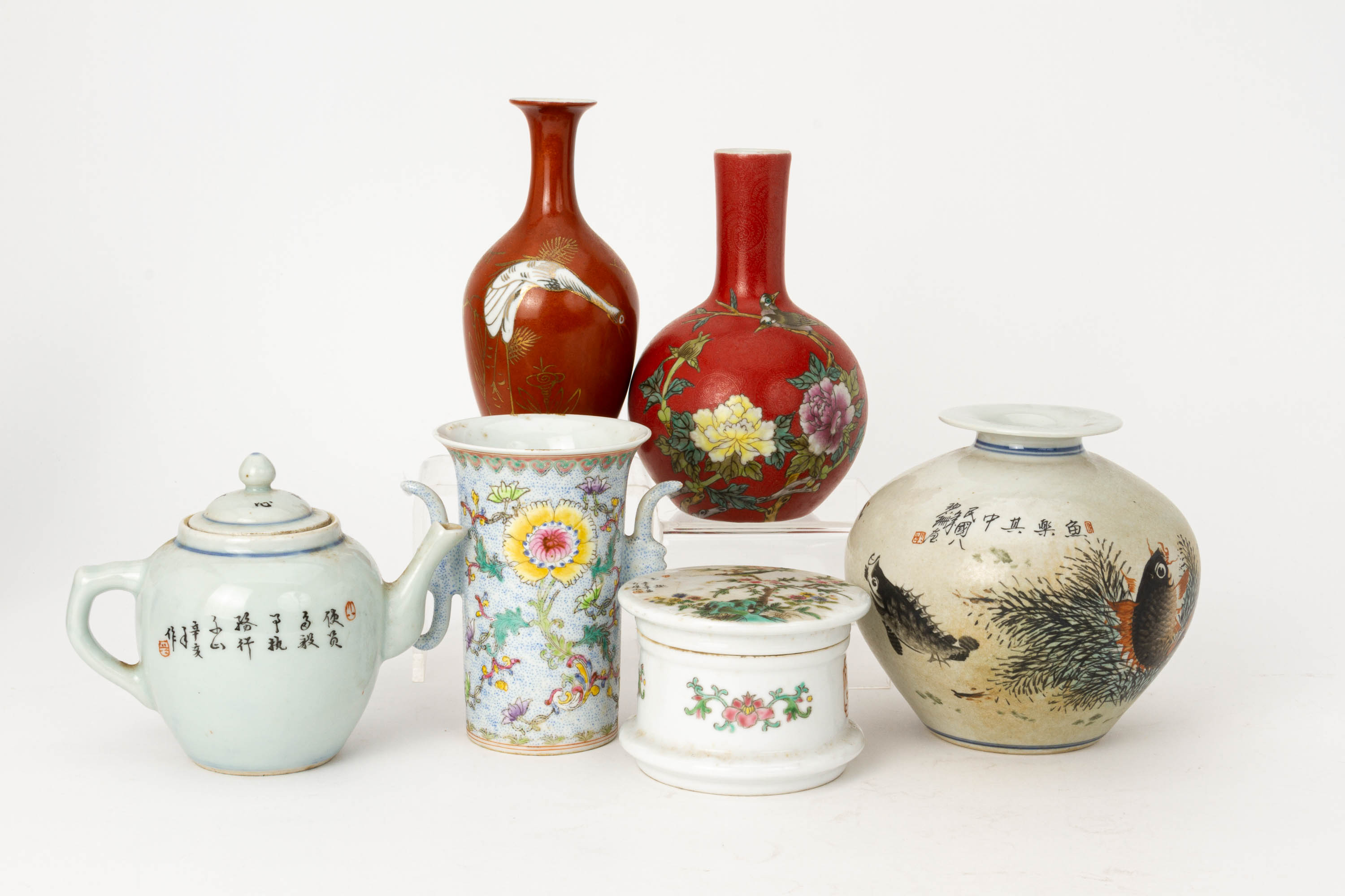 A GROUP OF ASSORTED FAMILLE ROSE AND OTHER CERAMICS - Image 3 of 3