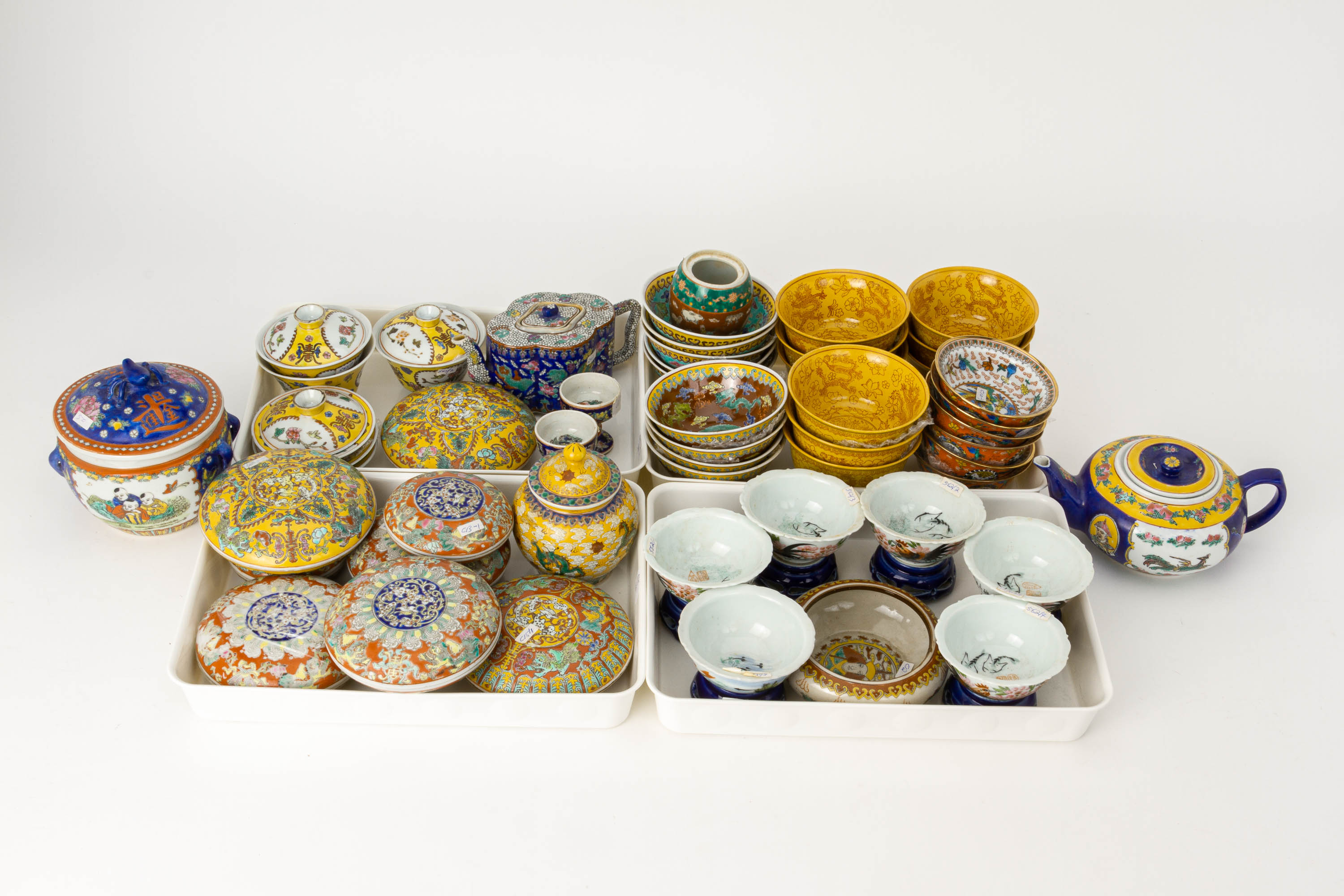 A LARGE GROUP OF CHINESE POLYCHROME ENAMELLED ITEMS