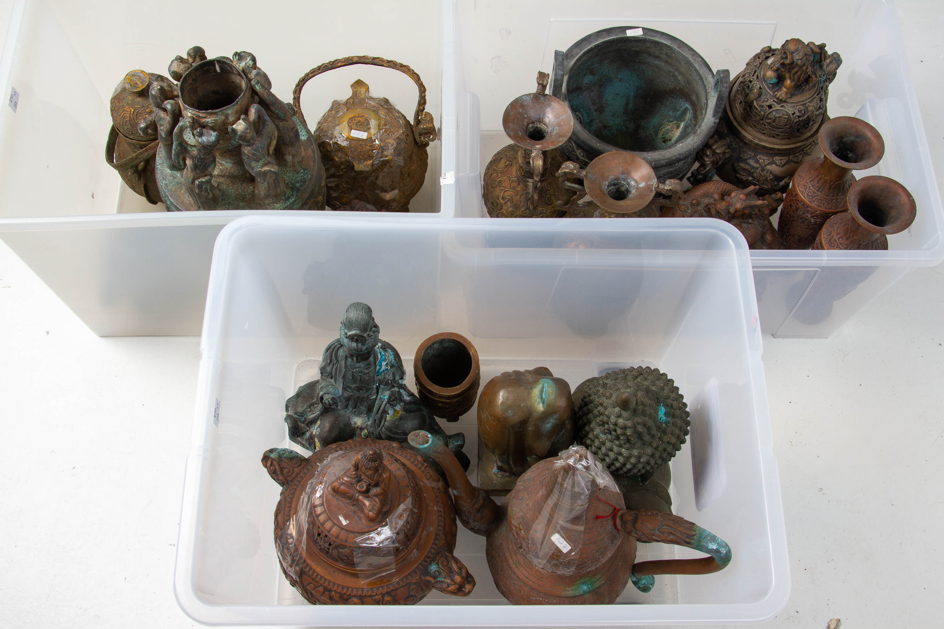 A LARGE GROUP OF ASSORTED CHINESE METALWARE - Image 2 of 5