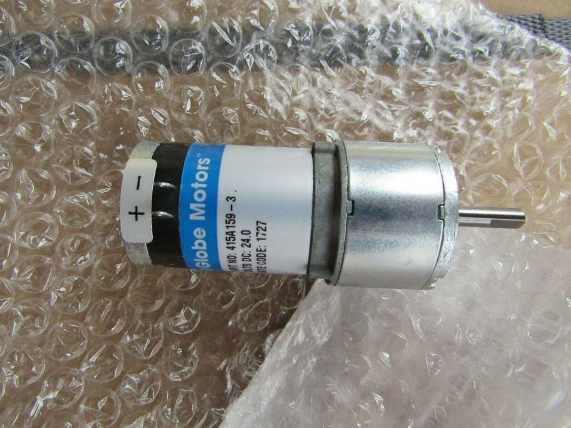 Globe Motors Brushed DC Motor, 3.7W, 24Vdc, 96 oz-in 5200 rpm B714 9236132