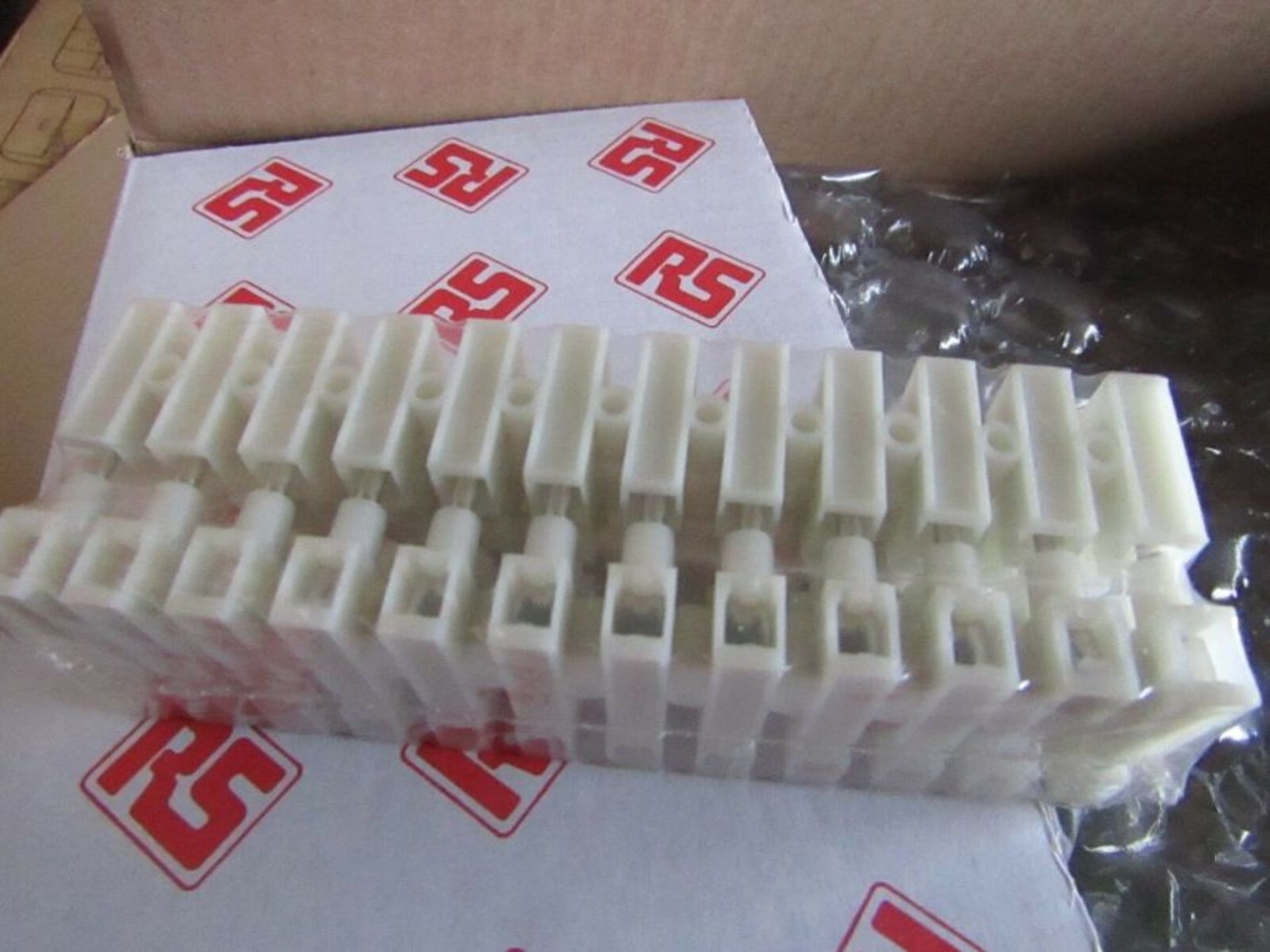 200 Packs Vertical Terminal Block 2 x 12 Way/Pole, Screw Down 6 mm² H9559 8869242