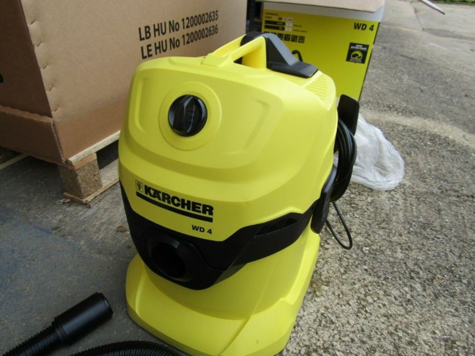 NEW Karcher WD 4 Wet and Dry Vacuum Cleaner - Yellow - UK Plug Blk 1931654