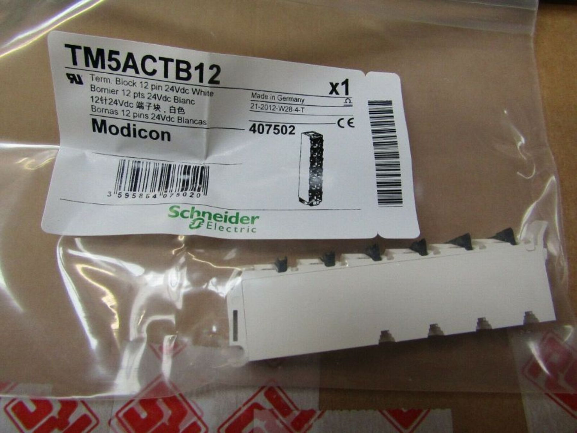 Schneider Electric TM5 M258 PLC I/O Analogue Module Kit - TM5SAO4LK S3 7702491 - Image 5 of 6