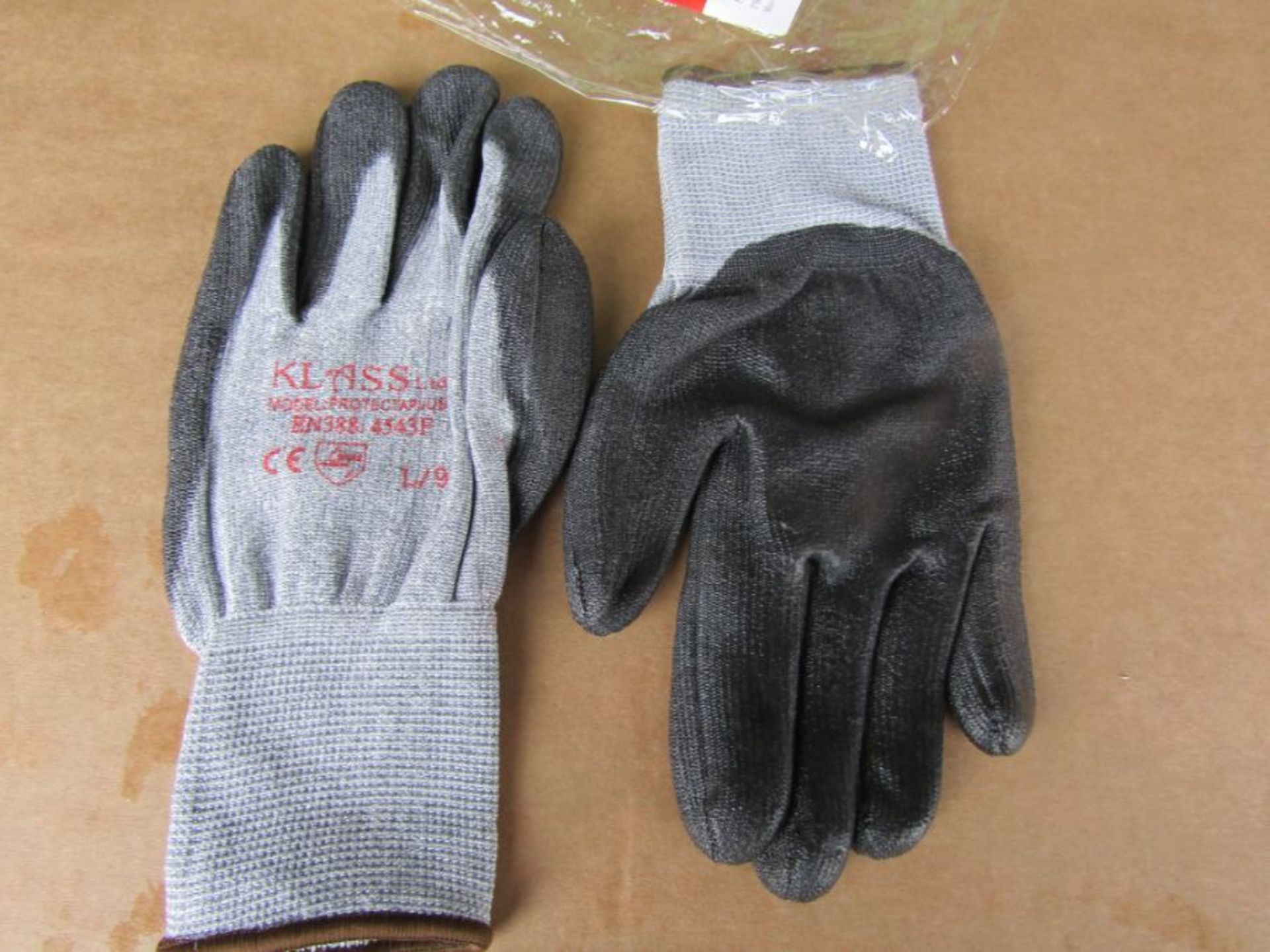 118 x pairs Black Polyurethane Coated Polyethylene Gloves, Size 9 Blkbr 8691635