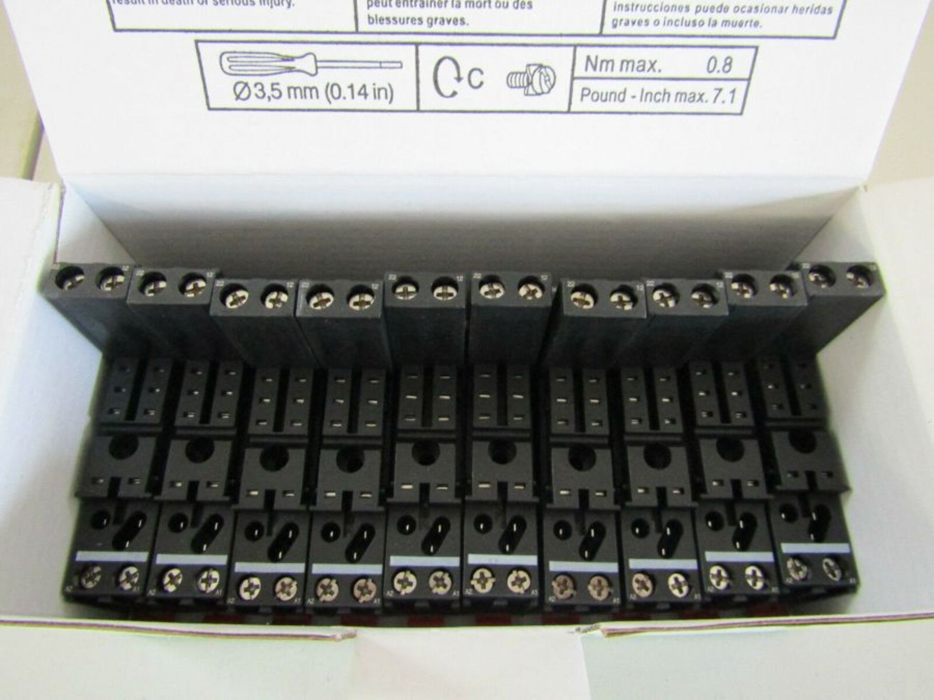 200 x SCHNEIDER RSZE1S48M Relay Socket for RSB Series - (20 boxes of 10) S2 - 8497667