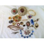 Quantity of Antique&Vintage White/Yellow Metal Costume Jewellery.