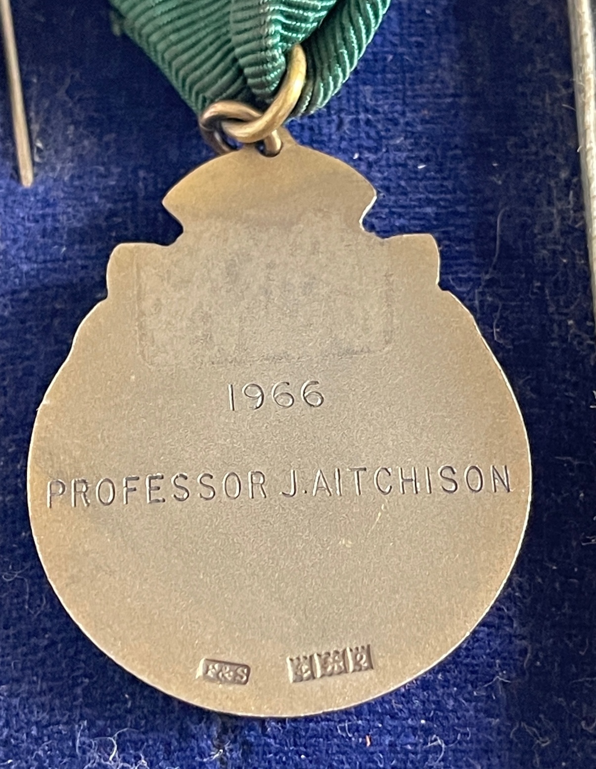 Vintage Boxed FDI Fellow Medal to a Professor J Aitchison 1966. - Image 3 of 3