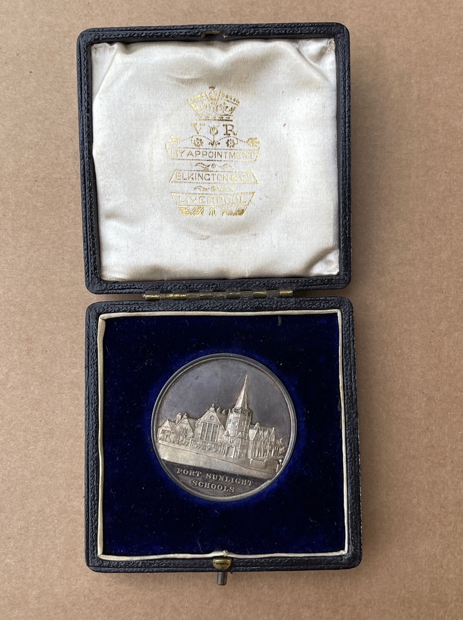 Vintage Boxed Port Sunlight Schools 1900 attendance medal awarded to Elizabeth Hall - 37mm diameter.