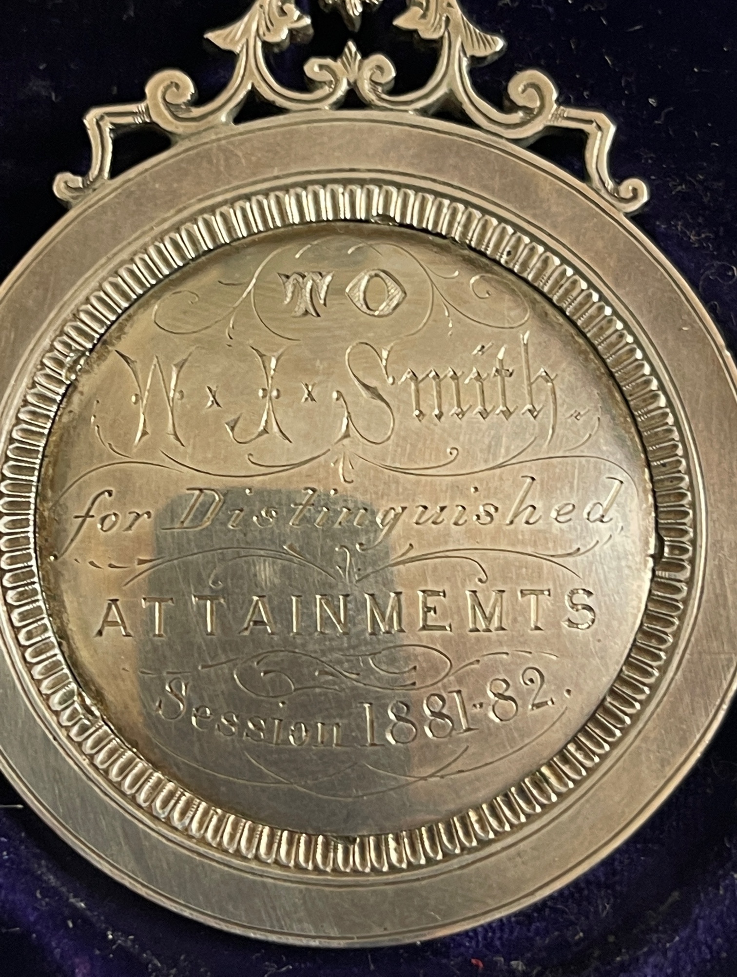 Antique Boxed Royal Dicks Veterinary College Medal awarded to a W Smith 1881 - 66mm x 49mm. - Image 4 of 4