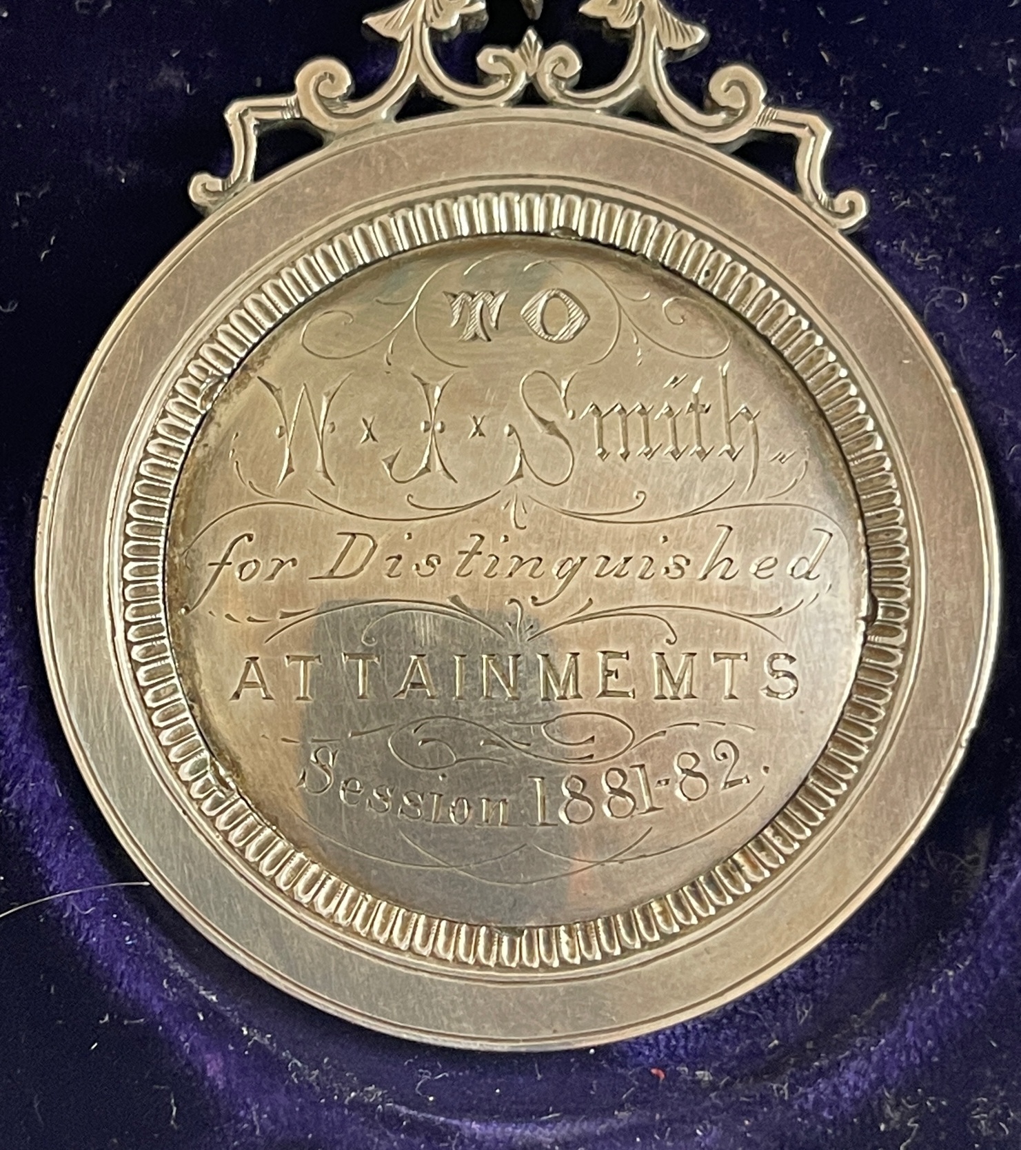 Antique Boxed Royal Dicks Veterinary College Medal awarded to a W Smith 1881 - 66mm x 49mm. - Image 3 of 4