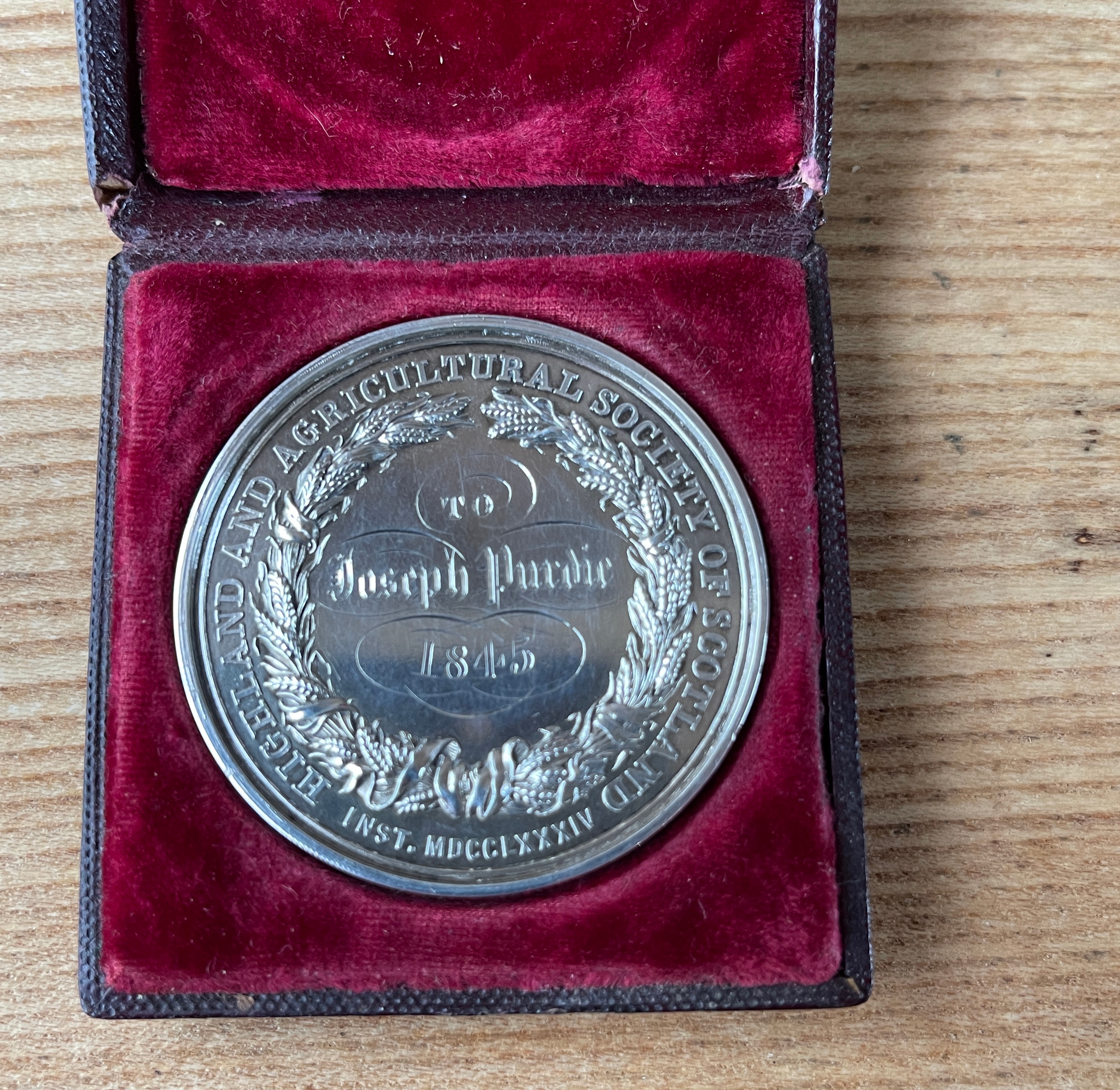 Antique Boxed Medal for Best Kept Garden Kirkliston 1845 awarded to a Joseph Purdie - 43mm diameter. - Image 2 of 5