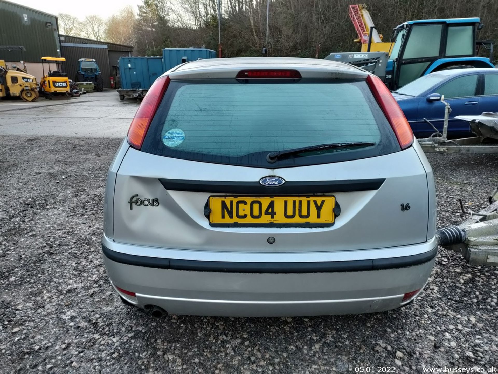 04/04 FORD FOCUS ZETEC AUTO - 1596cc 5dr Hatchback (Silver, 86k) - Image 14 of 39