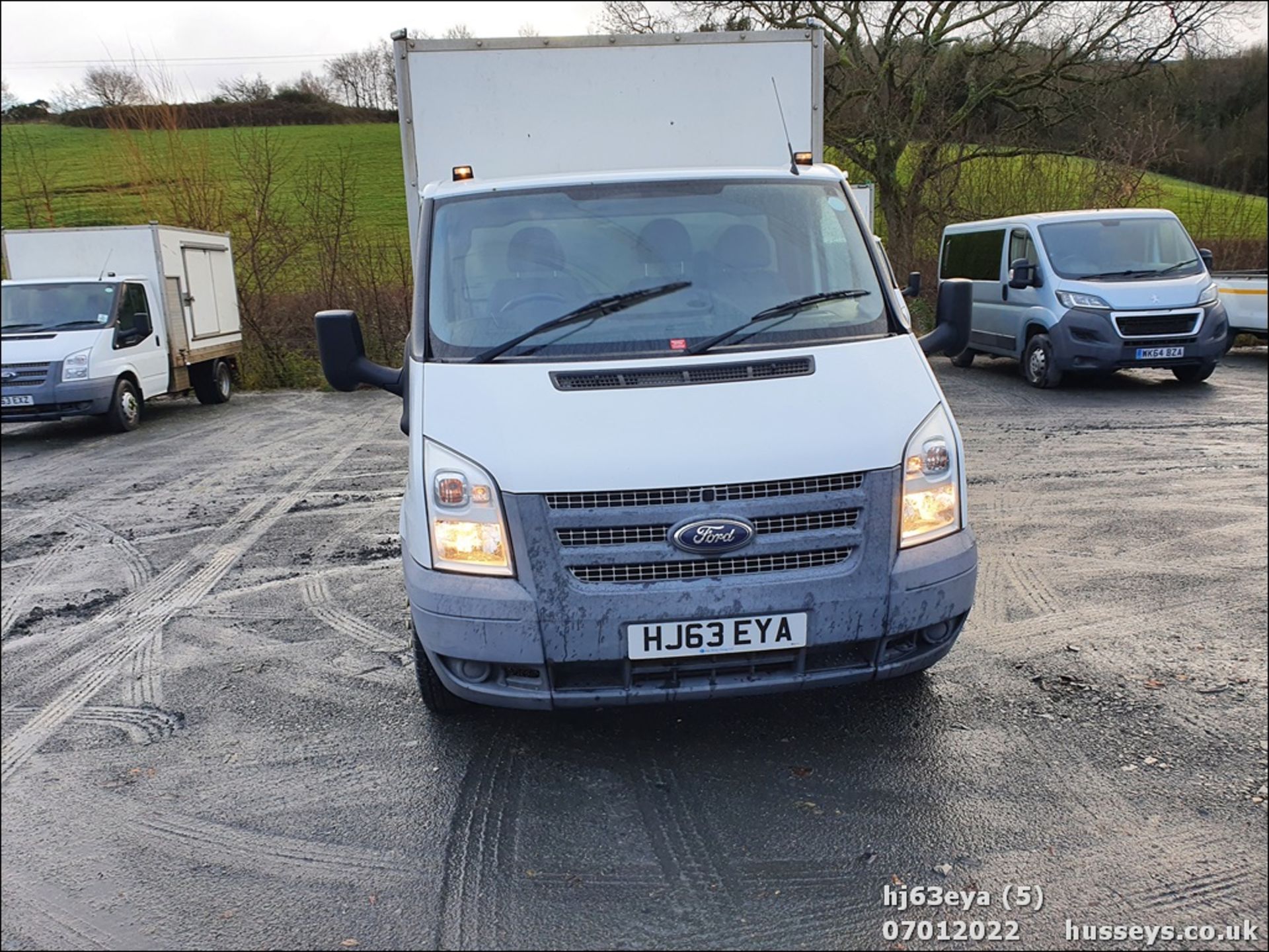 13/63 FORD TRANSIT 100 T350 RWD - 2198cc 3dr Tipper (White, 65k) - Image 5 of 32