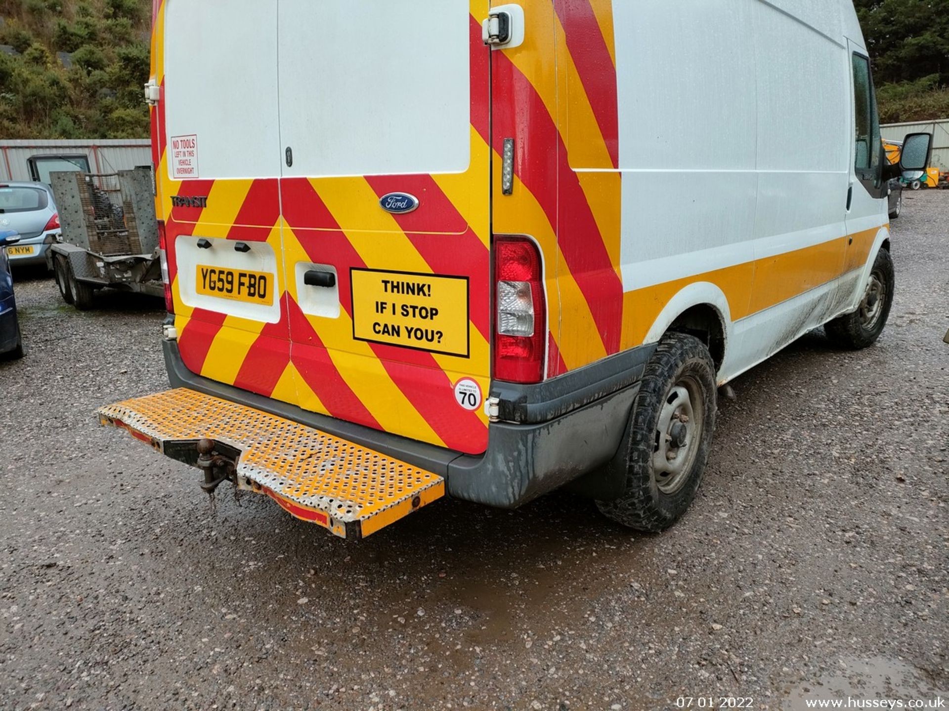 09/59 FORD TRANSIT 140 T350M RWD 4 WHEEL DRIVE - 2402cc 5dr Van (White, 116k) - Image 10 of 31