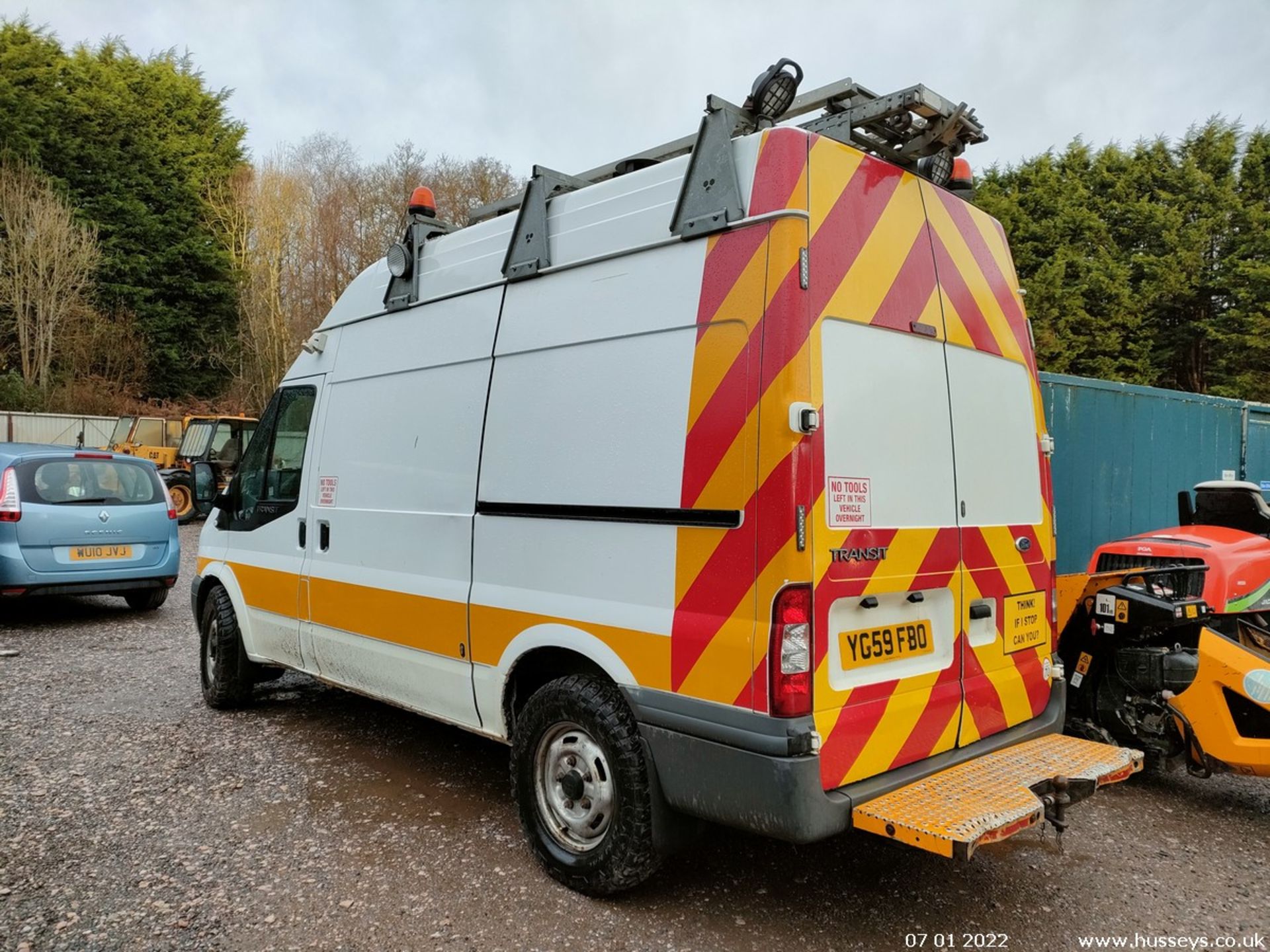 09/59 FORD TRANSIT 140 T350M RWD 4 WHEEL DRIVE - 2402cc 5dr Van (White, 116k) - Image 6 of 31