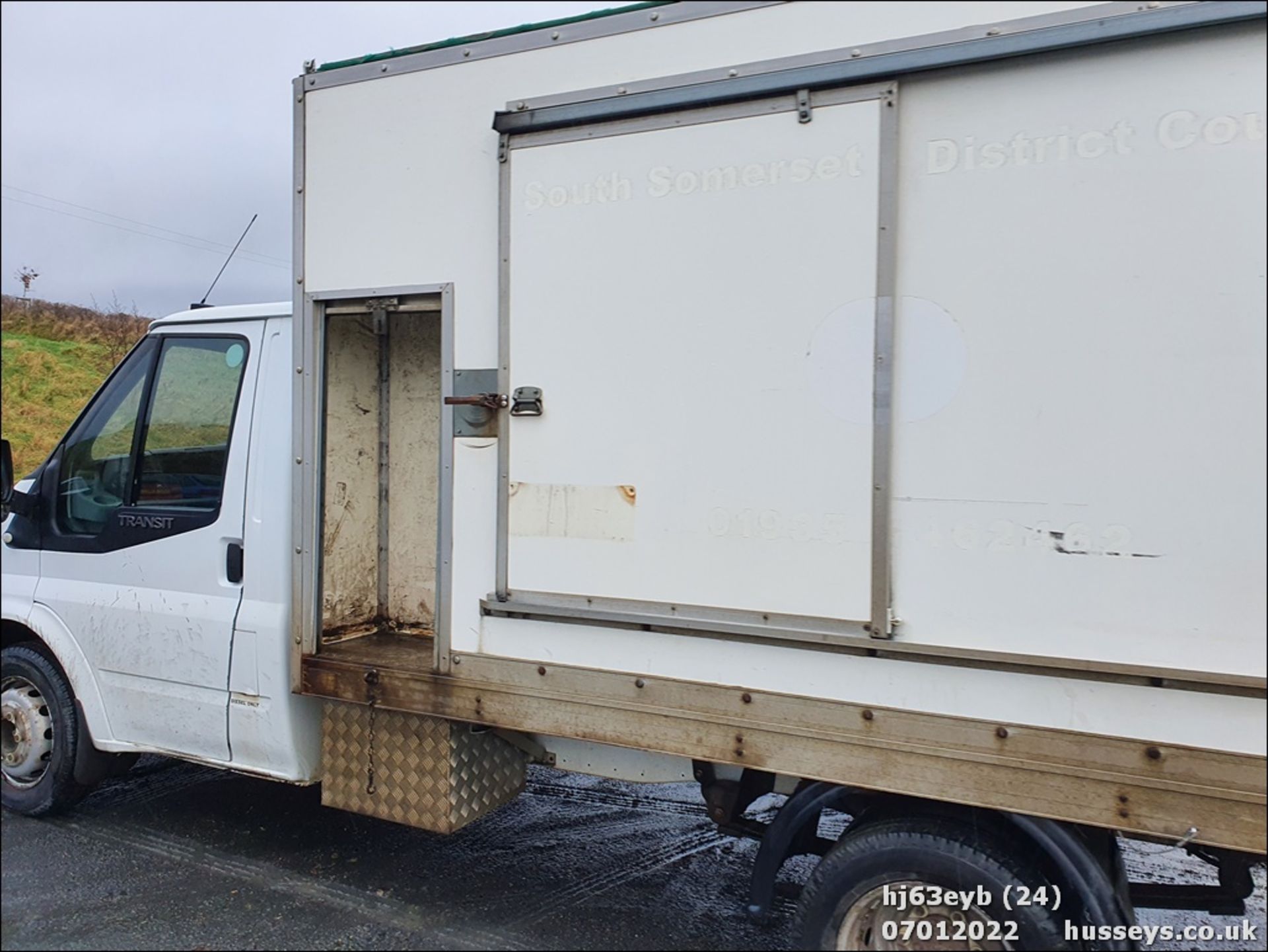 13/63 FORD TRANSIT 100 T350 RWD - 2198cc 3dr Tipper (White, 136k) - Image 21 of 28