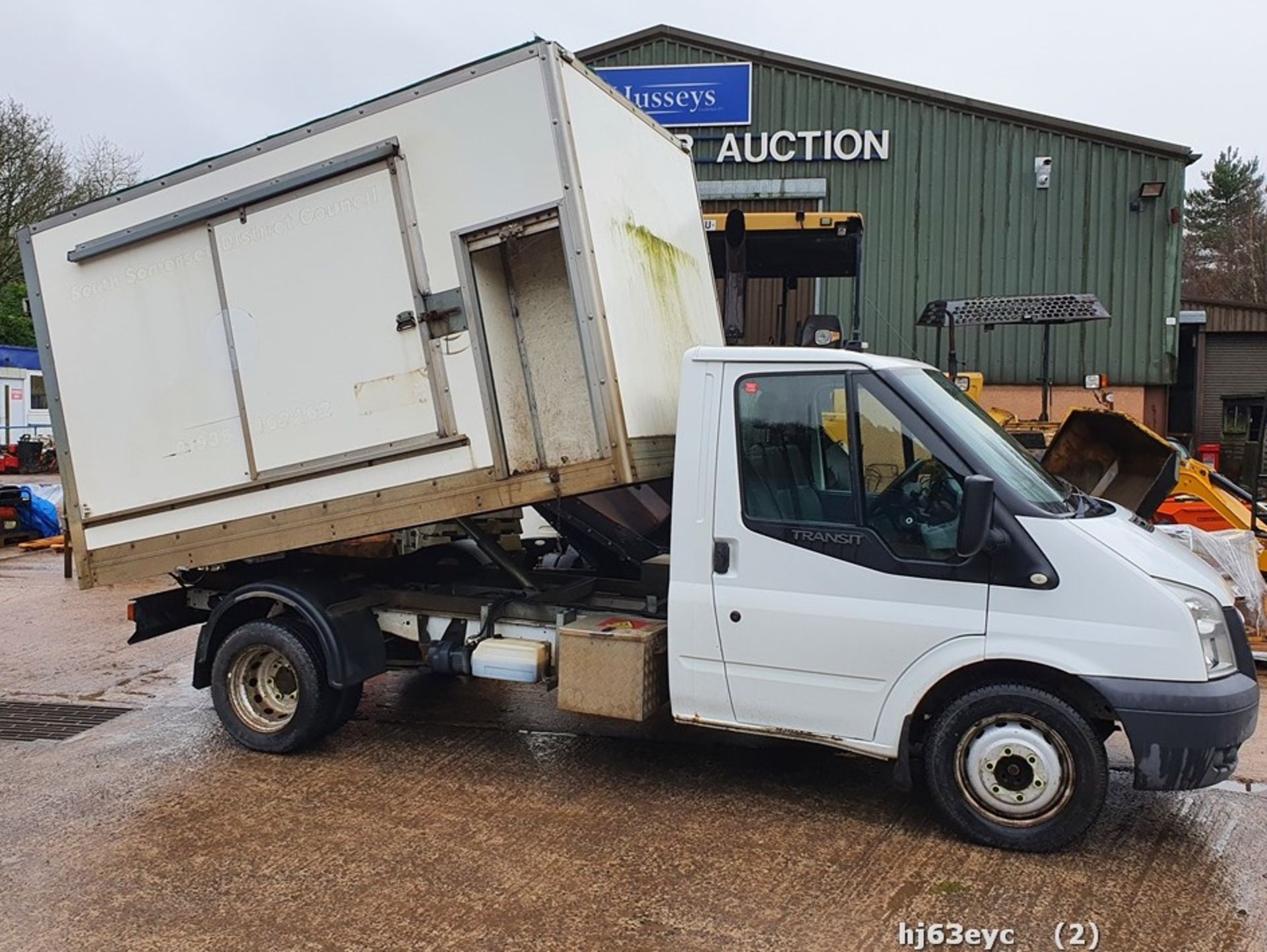 13/63 FORD TRANSIT 100 T350 RWD - 2198cc 3dr Tipper (White, 126k)