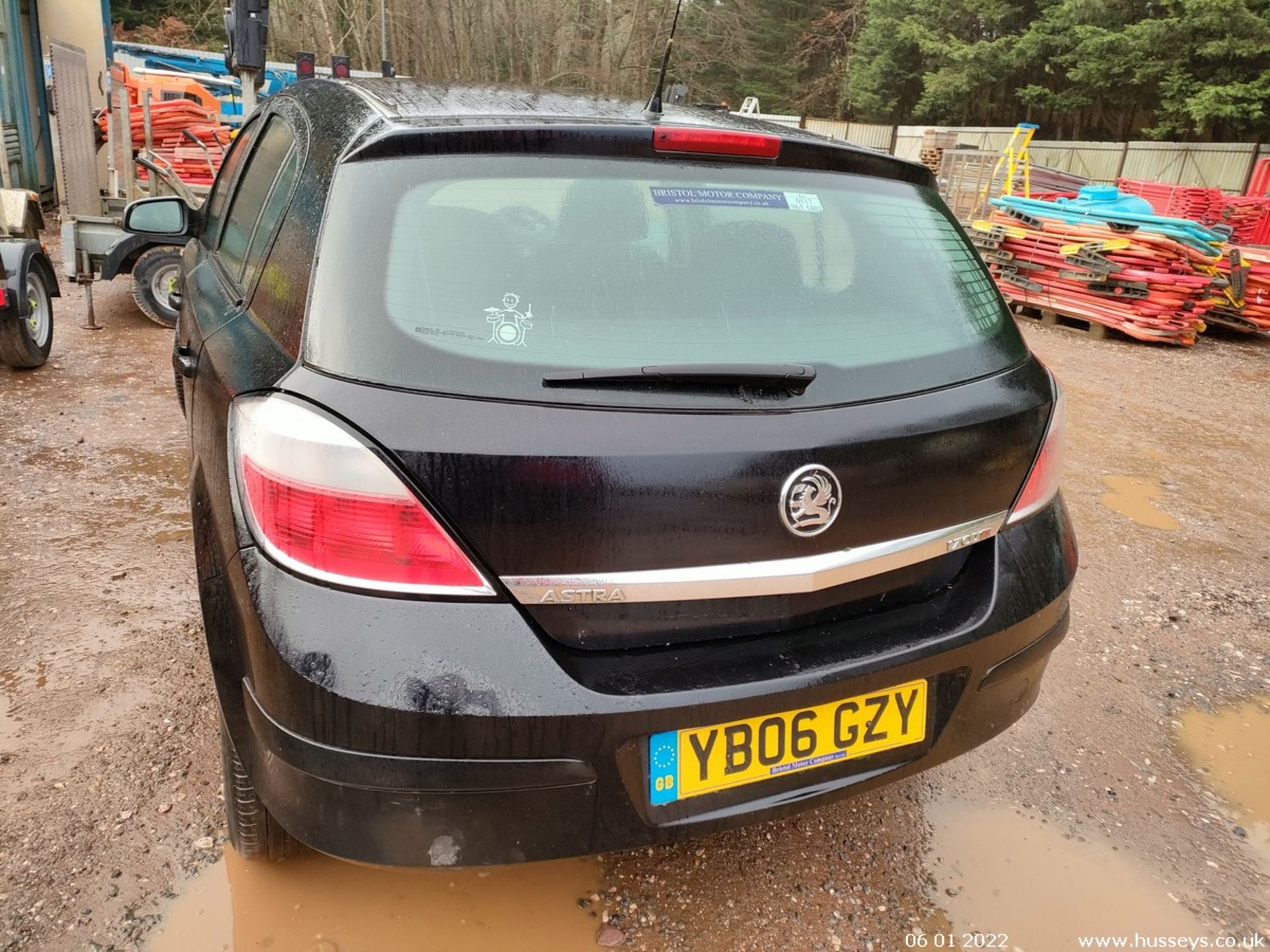 06/06 VAUXHALL ASTRA CLUB CDTI - 1686cc 5dr Hatchback (Black) - Image 13 of 22