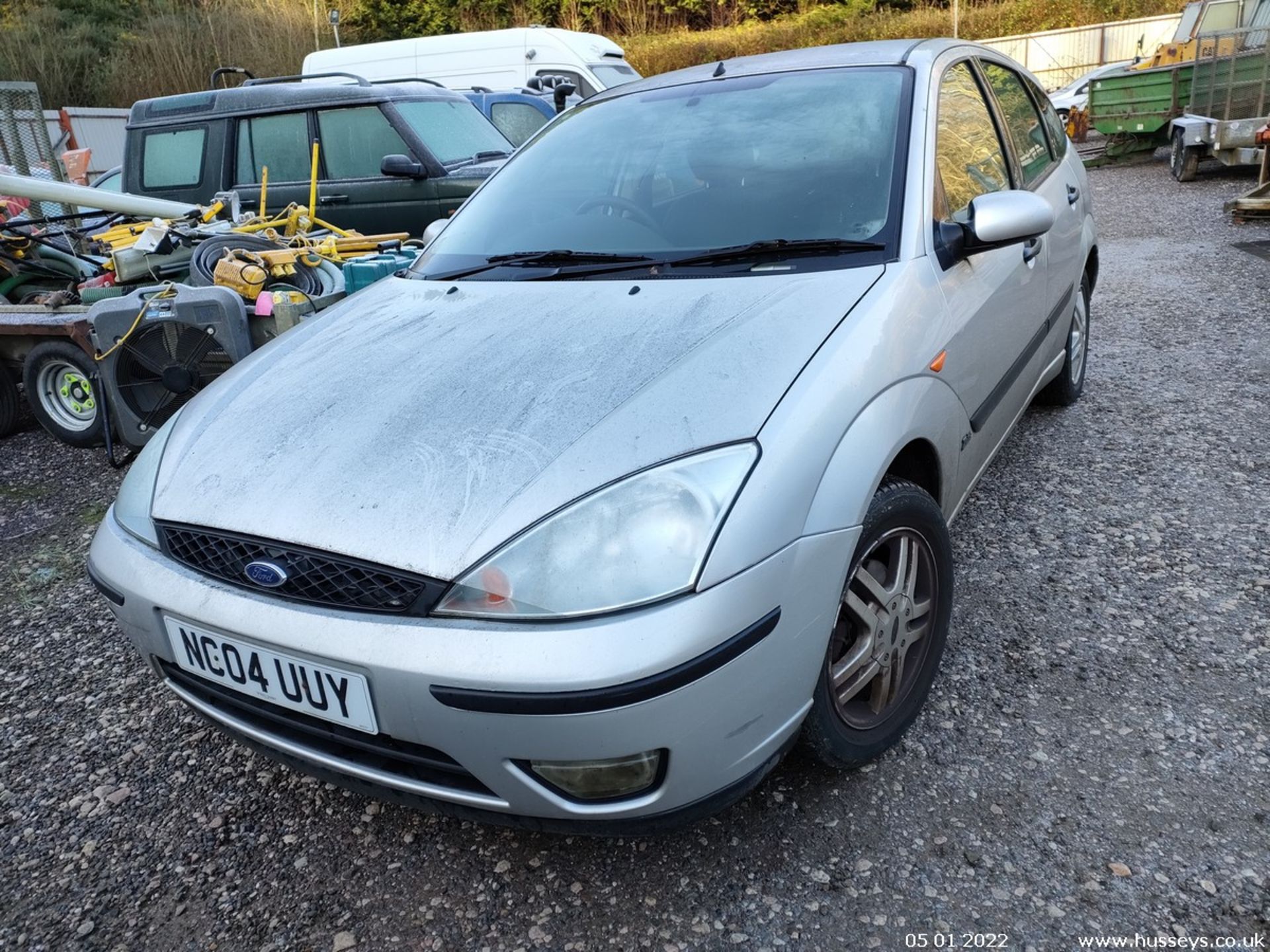 04/04 FORD FOCUS ZETEC AUTO - 1596cc 5dr Hatchback (Silver, 86k) - Image 4 of 39