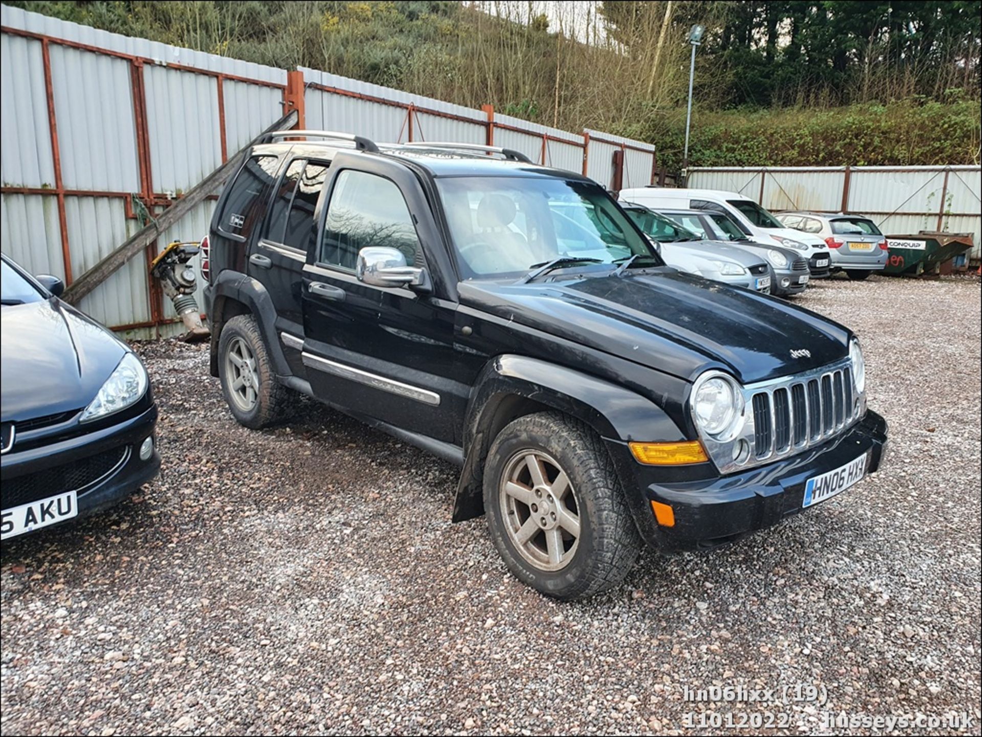 06/06 JEEP CHEROKEE LIMITED CRD - 2776cc 5dr Estate (Black, 98k) - Image 19 of 32