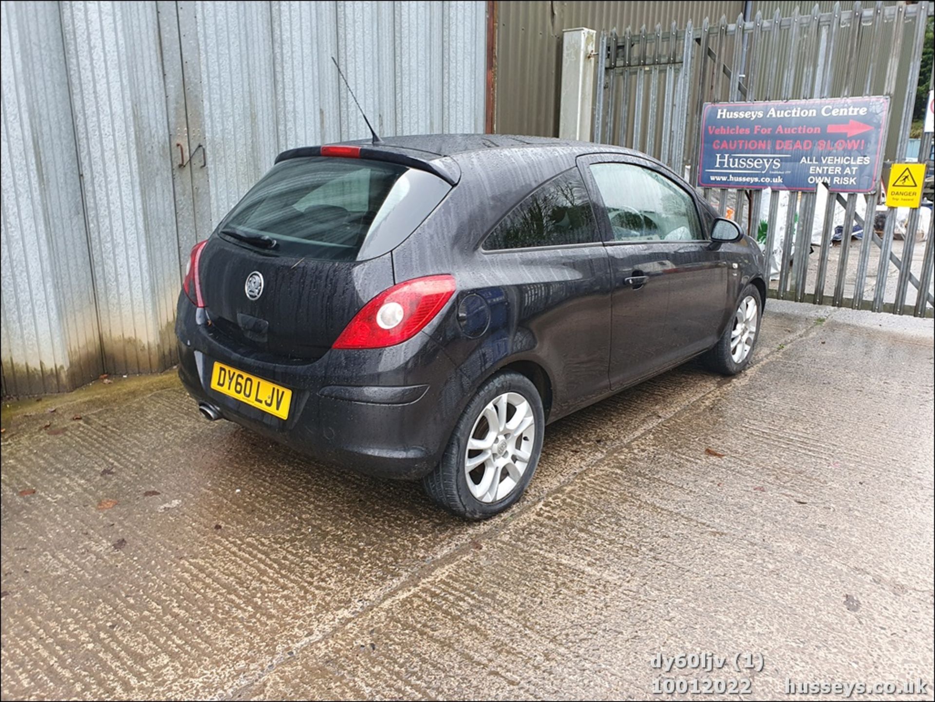 10/60 VAUXHALL CORSA SXI - 1398cc 3dr Hatchback (Black, 78k) - Image 3 of 25