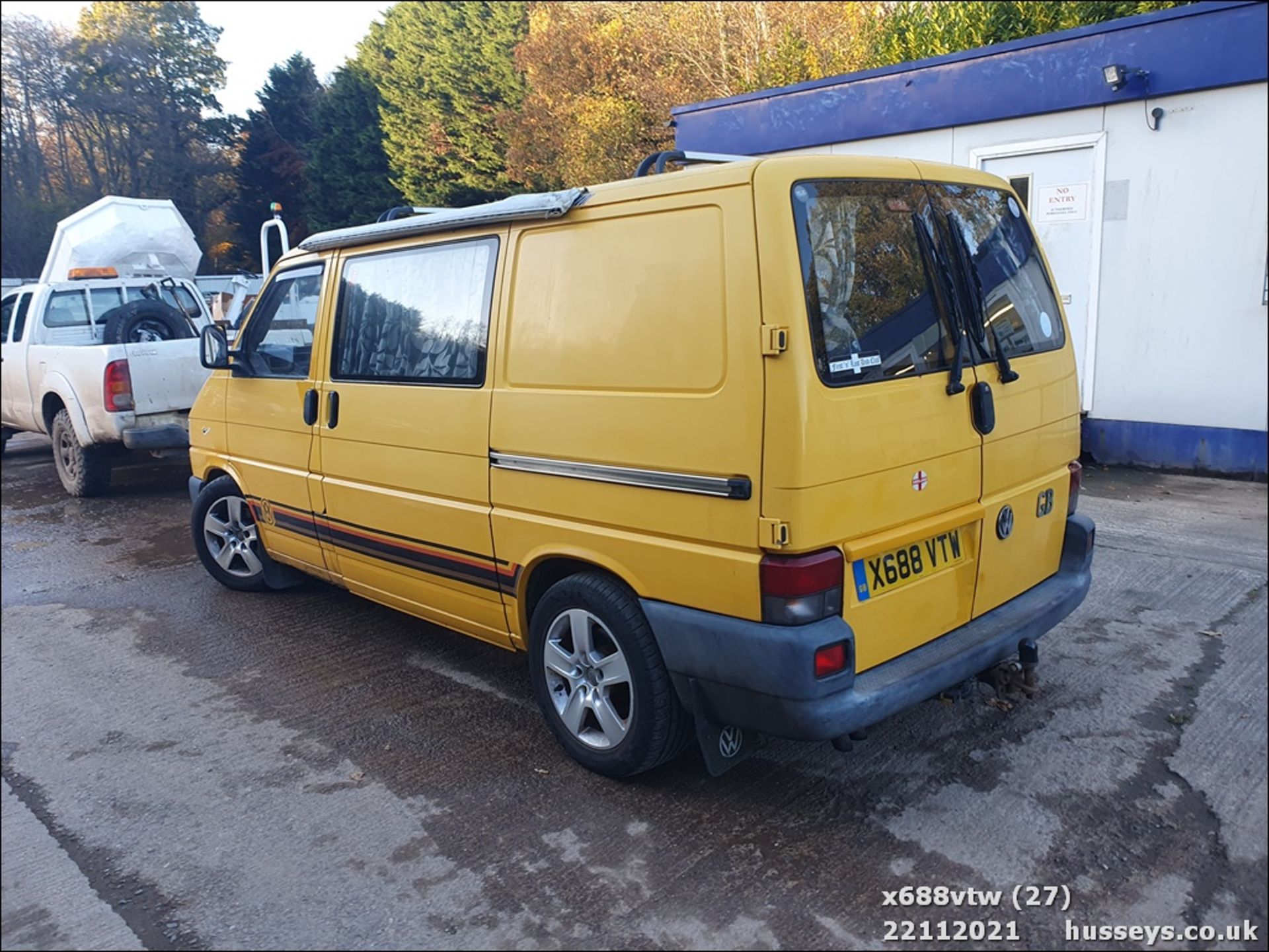 2000 VOLKSWAGEN TRANSPORTER TDI SWB - 2461cc 5dr Van (Yellow, 255k) - Image 17 of 56