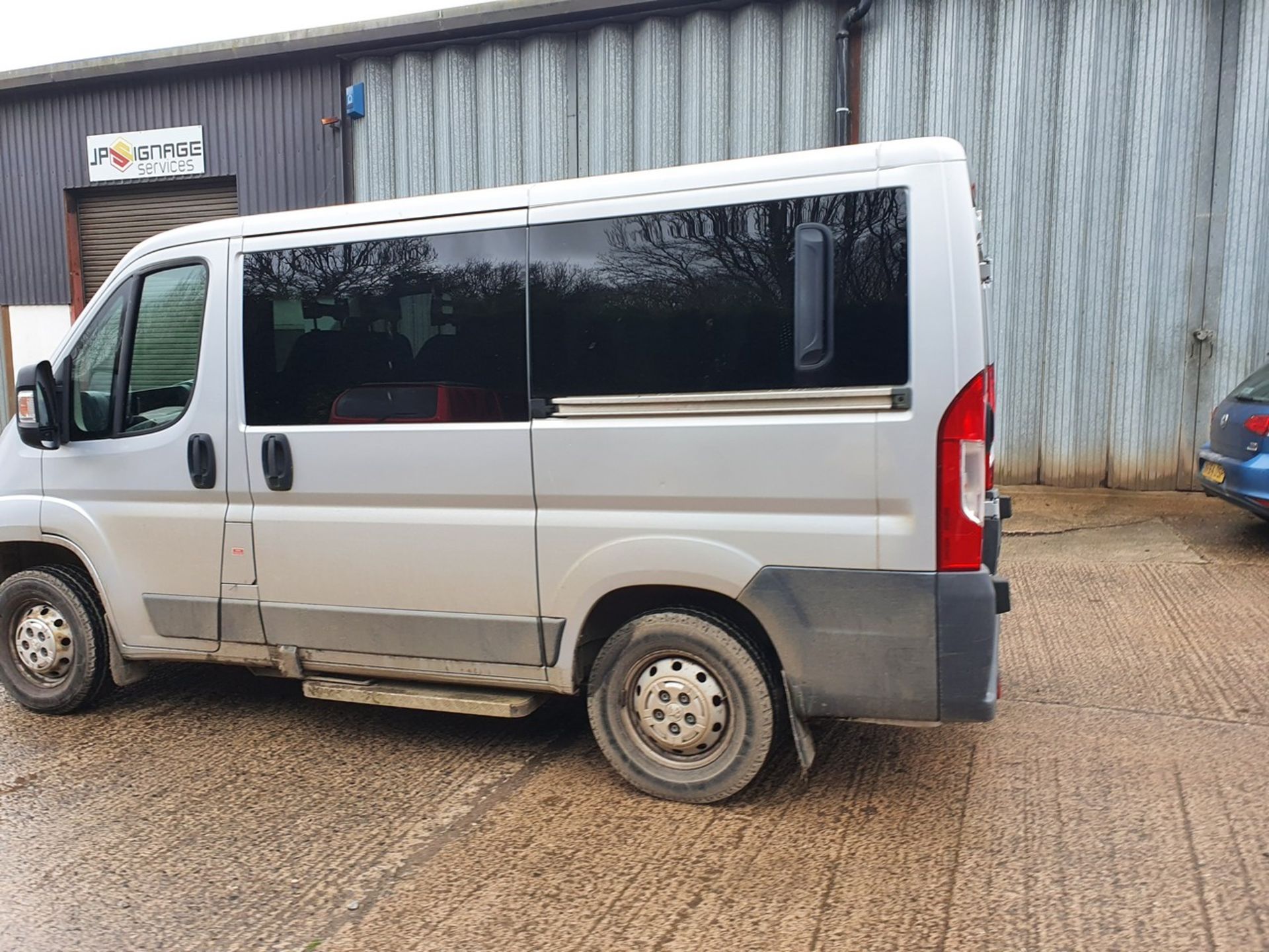 16/66 PEUGEOT BOXER 333 L1H1 HDI - 2198cc 5dr Minibus (Silver, 16k) - Image 15 of 33