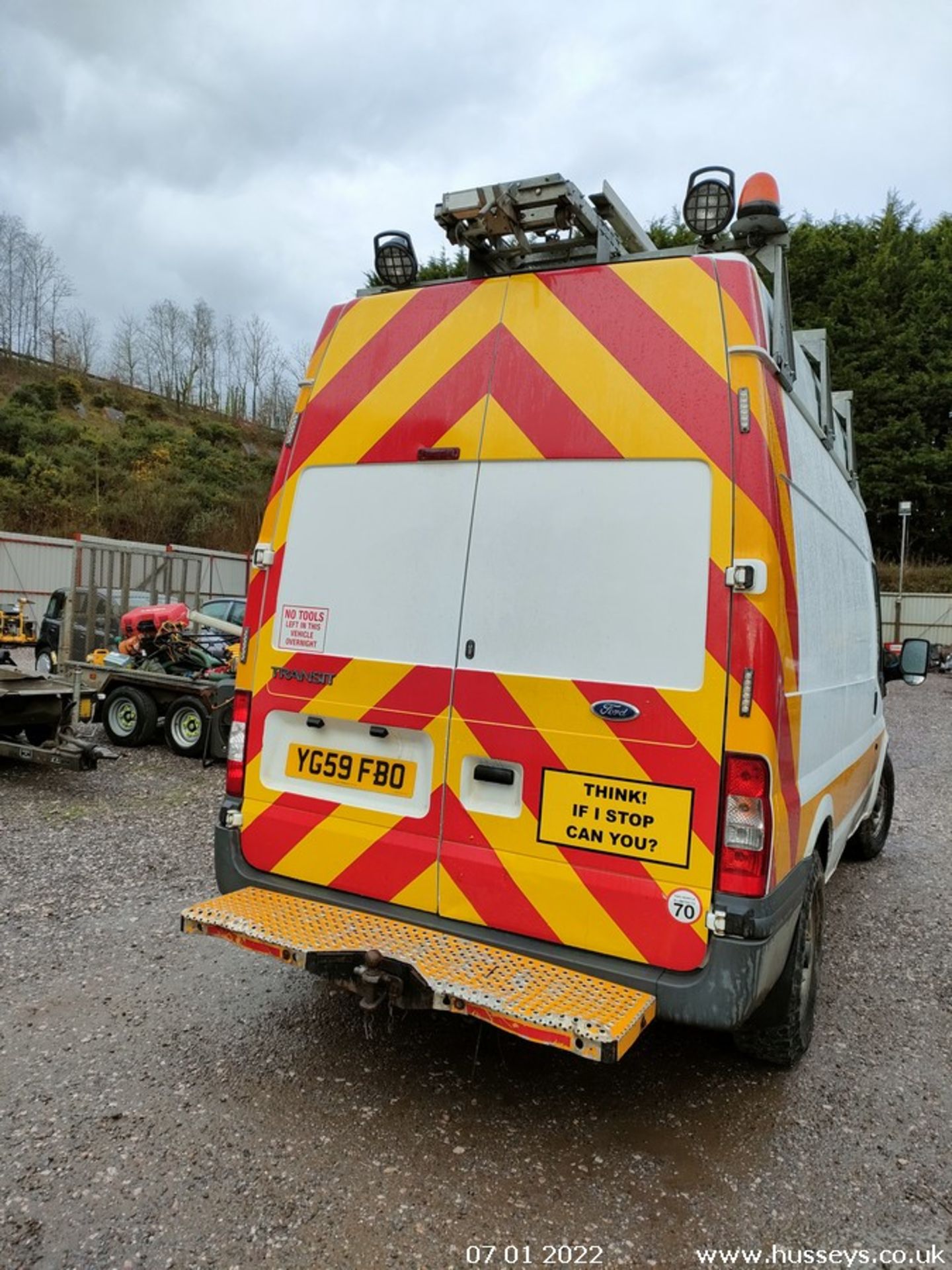 09/59 FORD TRANSIT 140 T350M RWD 4 WHEEL DRIVE - 2402cc 5dr Van (White, 116k) - Image 8 of 31