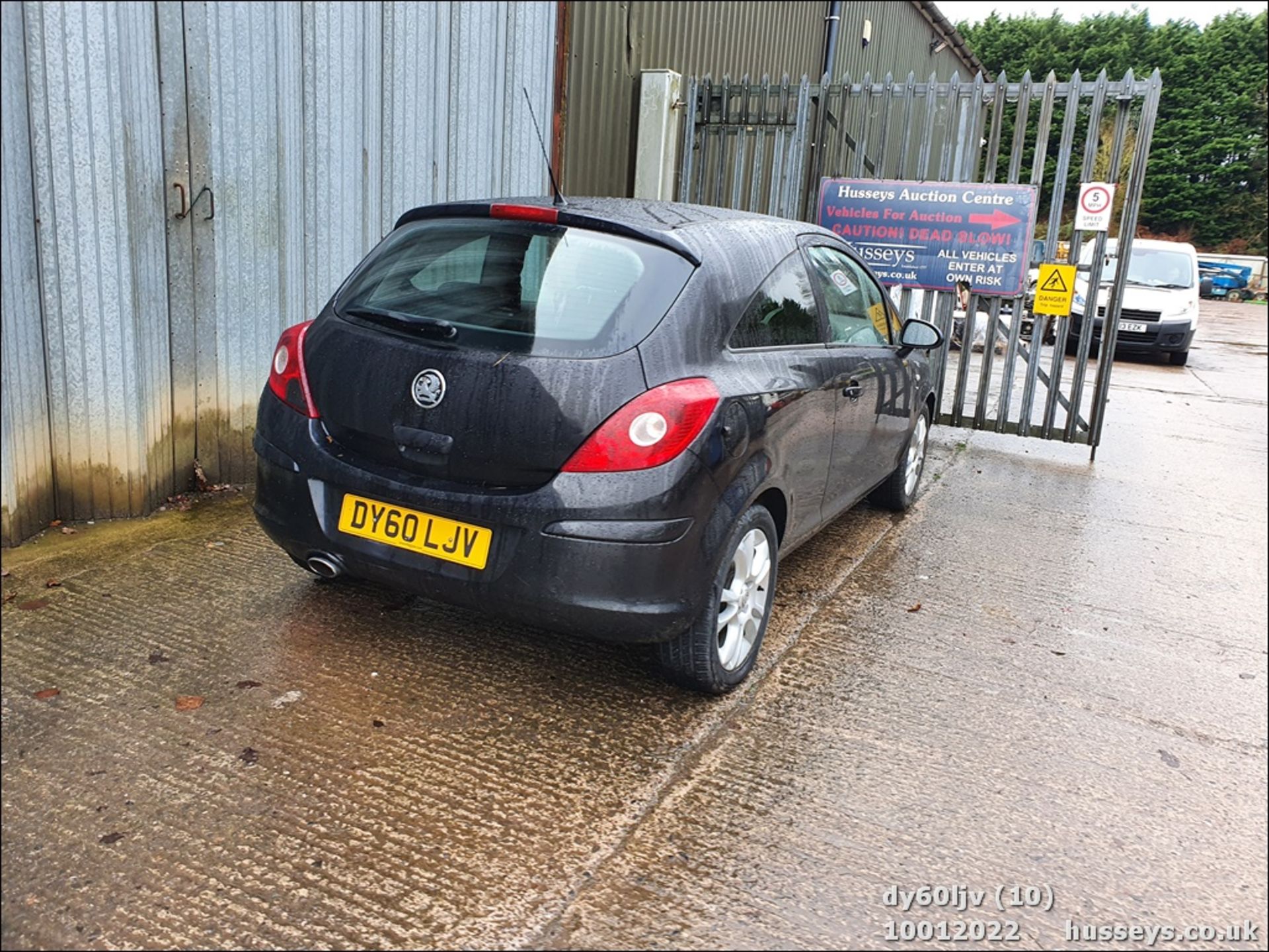 10/60 VAUXHALL CORSA SXI - 1398cc 3dr Hatchback (Black, 78k) - Image 10 of 25