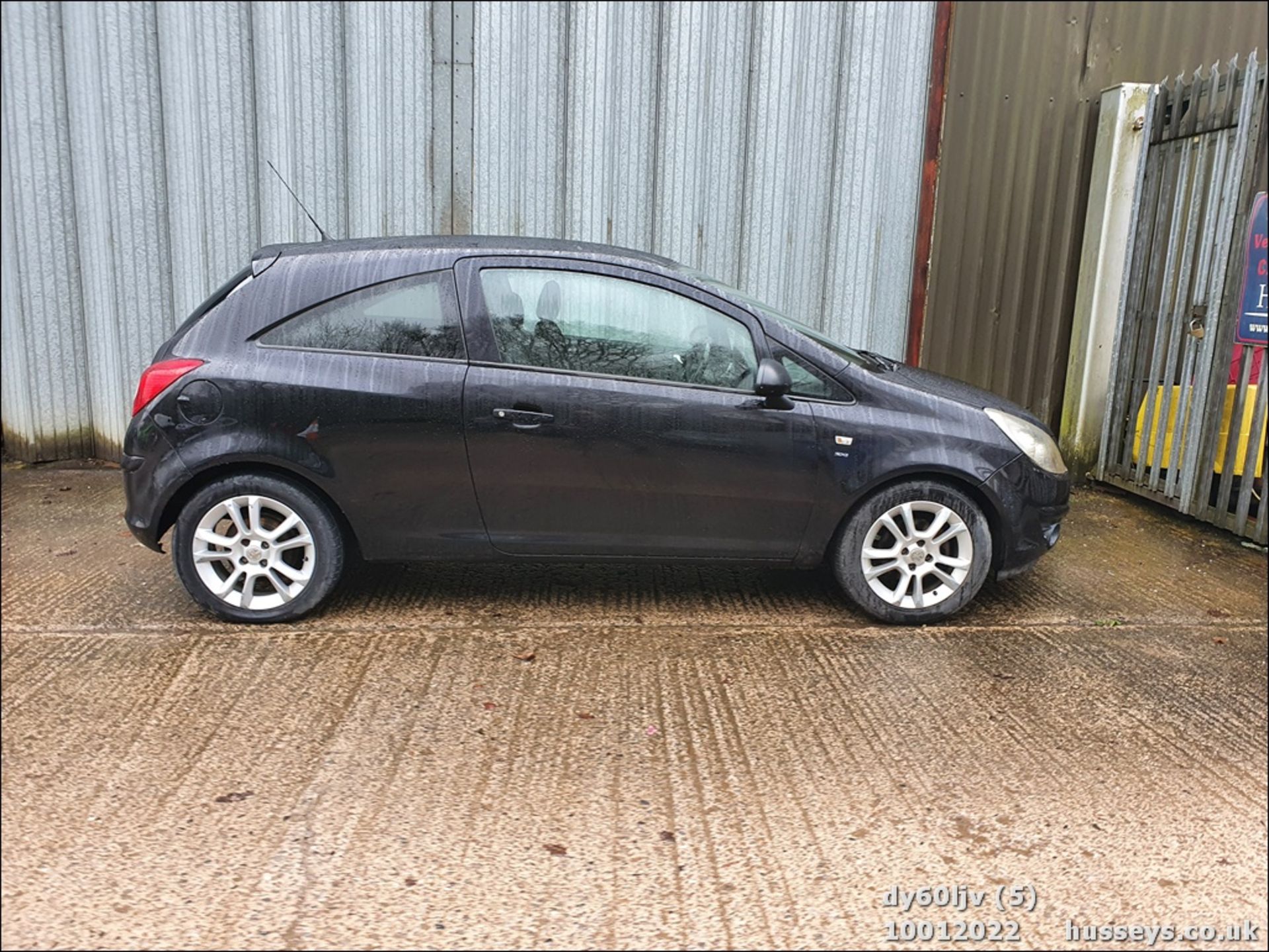 10/60 VAUXHALL CORSA SXI - 1398cc 3dr Hatchback (Black, 78k) - Image 5 of 25