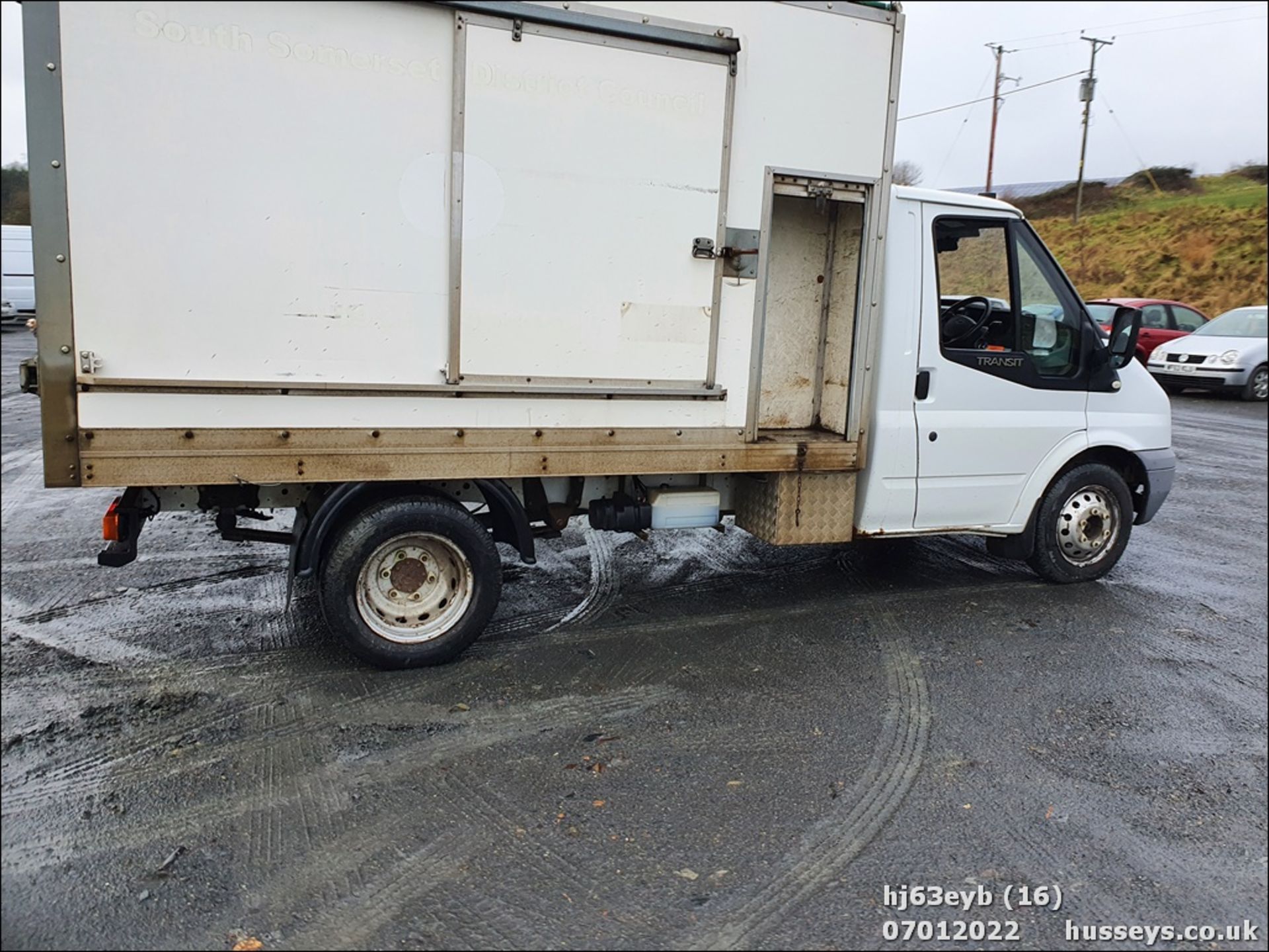 13/63 FORD TRANSIT 100 T350 RWD - 2198cc 3dr Tipper (White, 136k) - Image 13 of 28