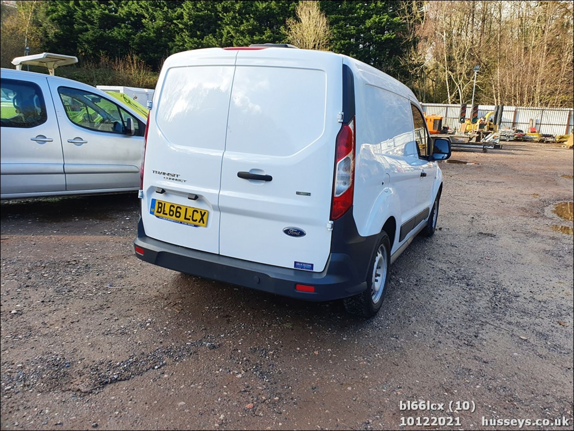 17/66 FORD TRANSIT CONNECT 200 TRND - 998cc 5dr Van (White, 128k) - Image 10 of 24