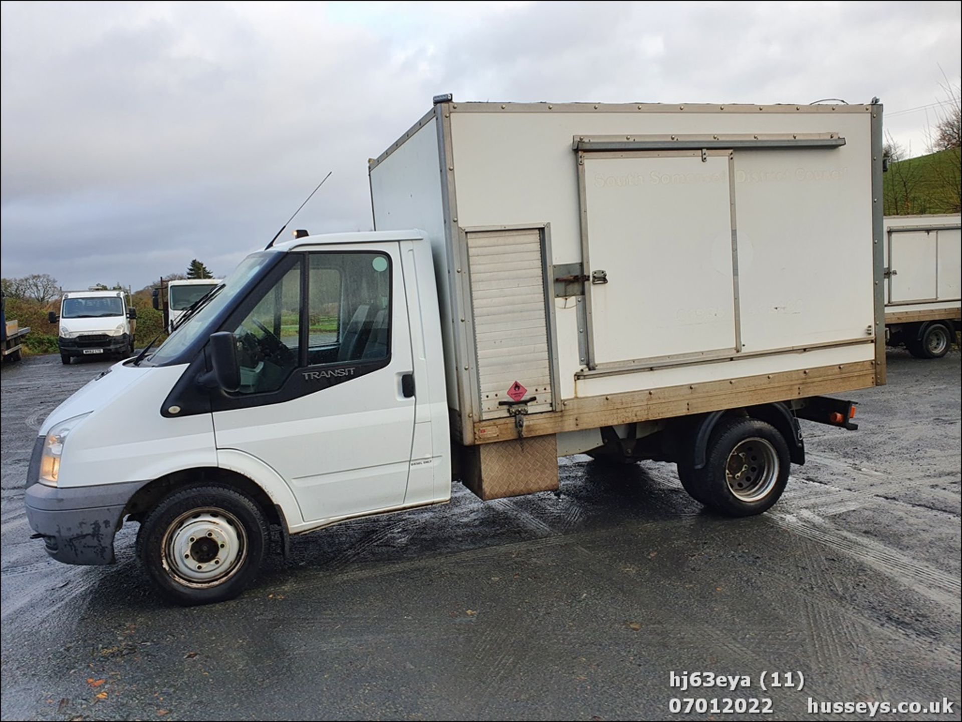13/63 FORD TRANSIT 100 T350 RWD - 2198cc 3dr Tipper (White, 65k) - Image 11 of 32