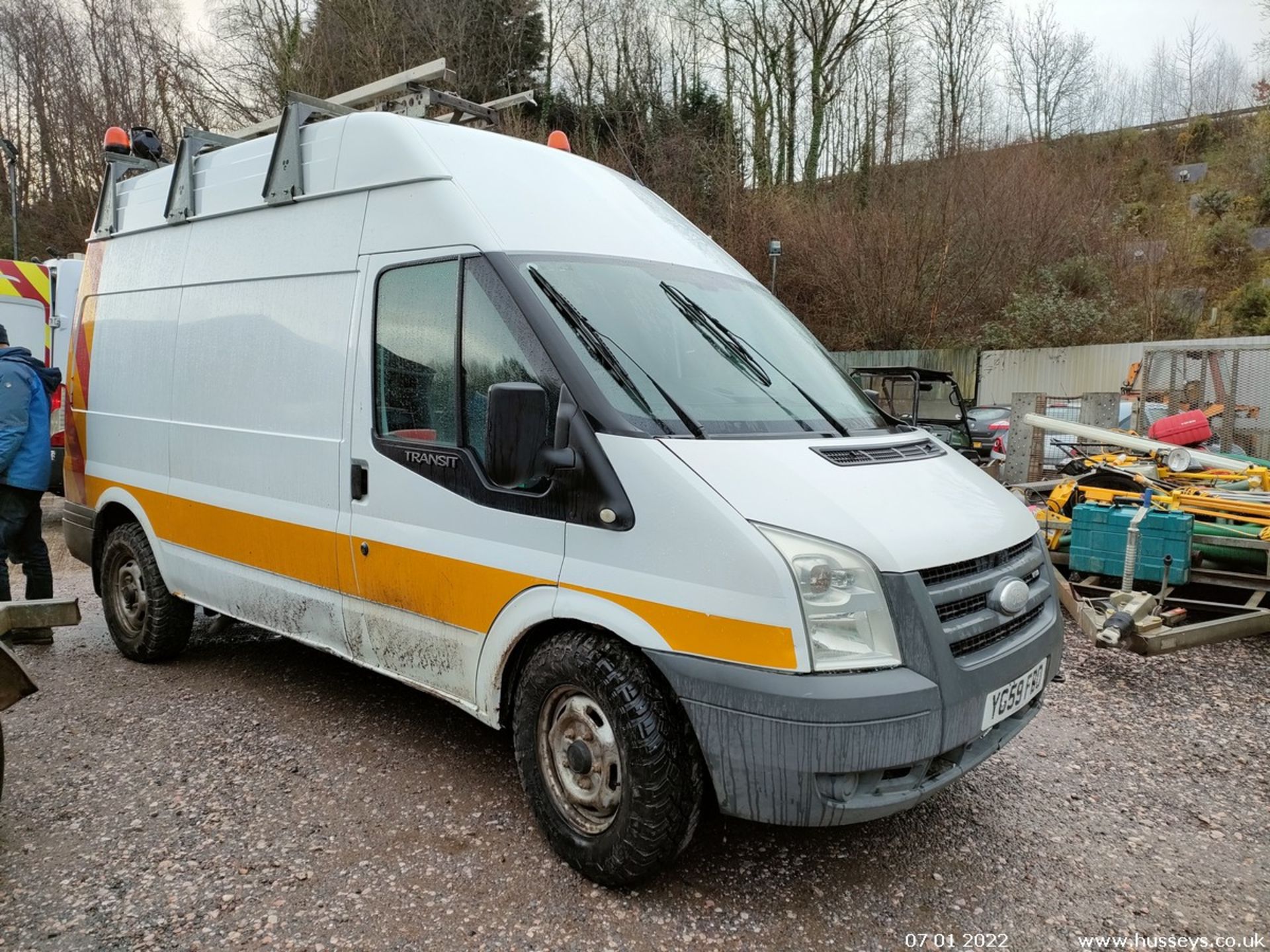 09/59 FORD TRANSIT 140 T350M RWD 4 WHEEL DRIVE - 2402cc 5dr Van (White, 116k) - Image 18 of 31