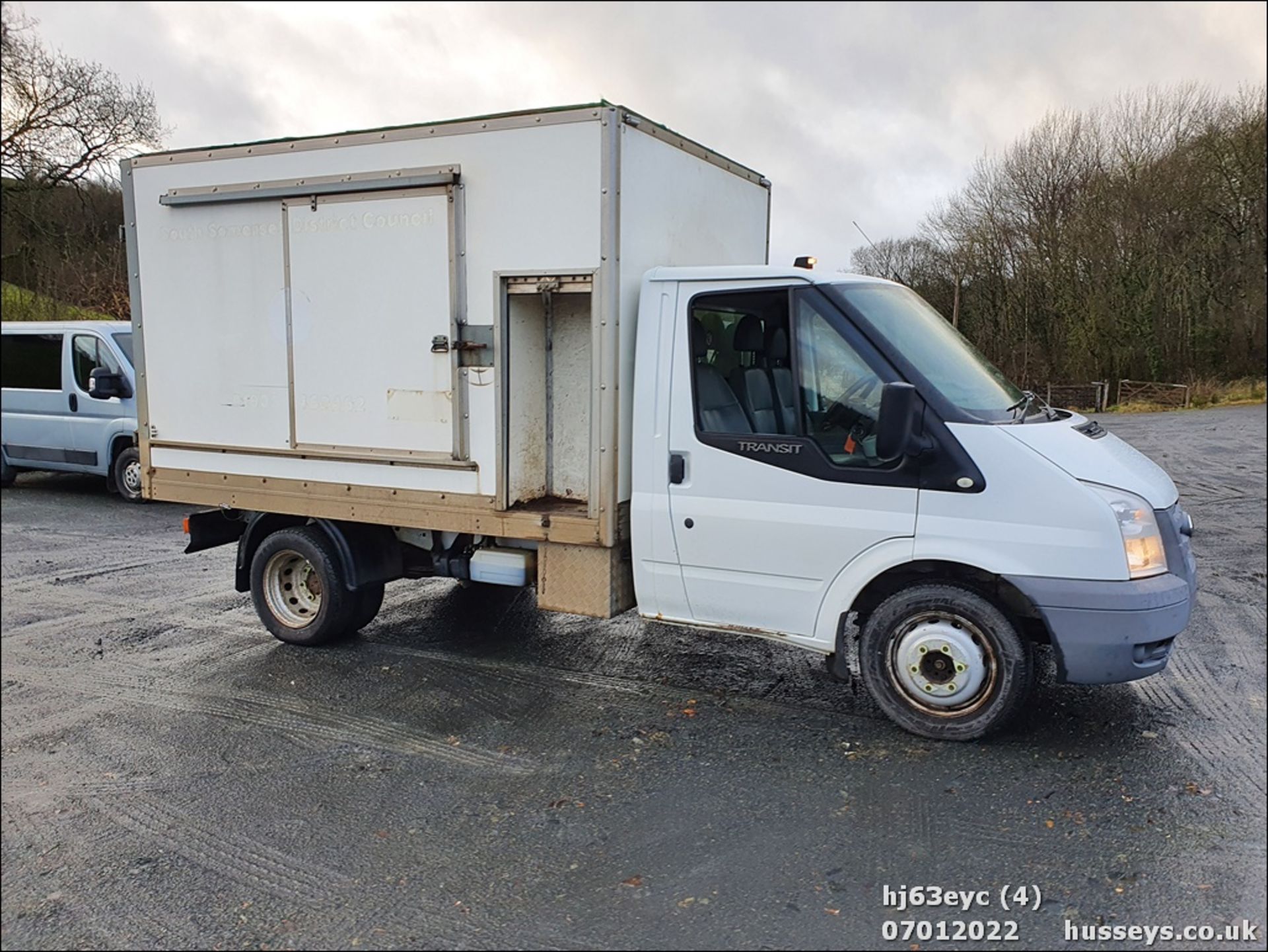 13/63 FORD TRANSIT 100 T350 RWD - 2198cc 3dr Tipper (White, 126k) - Image 5 of 34